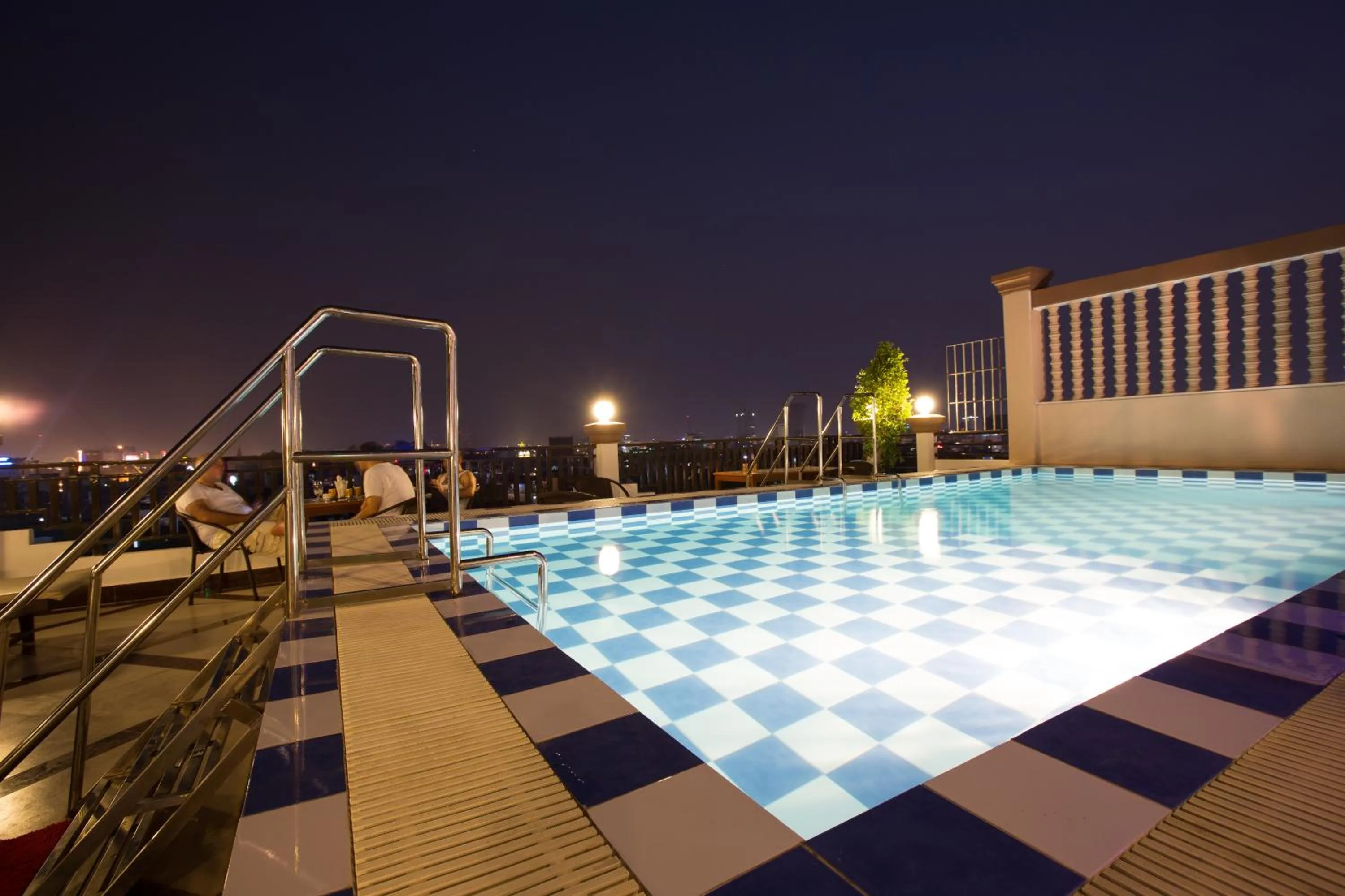 Swimming pool in Queenwood Hotel