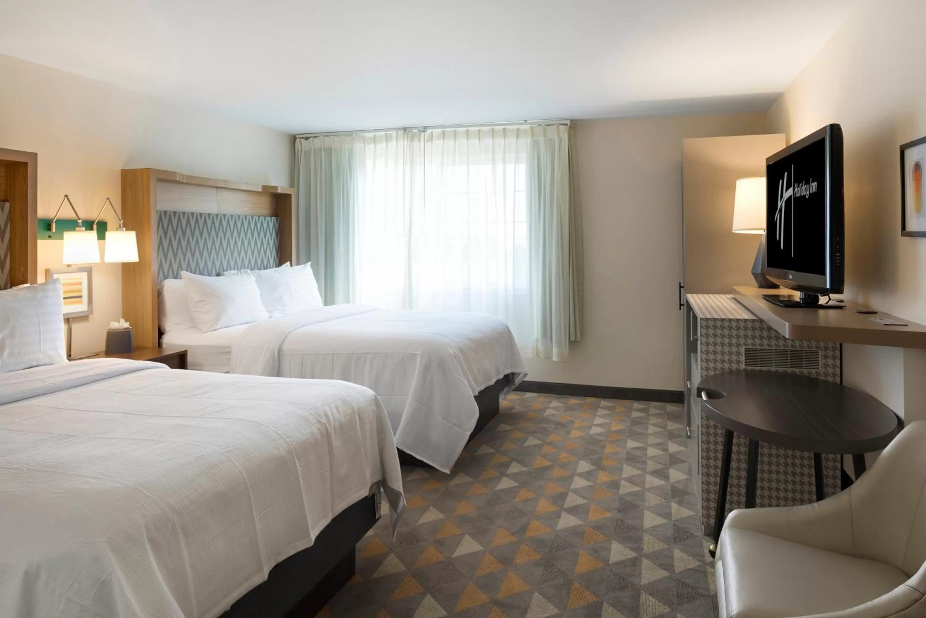 Photo of the whole room, Bed in Holiday Inn - Bloomington W MSP Airport Area by IHG