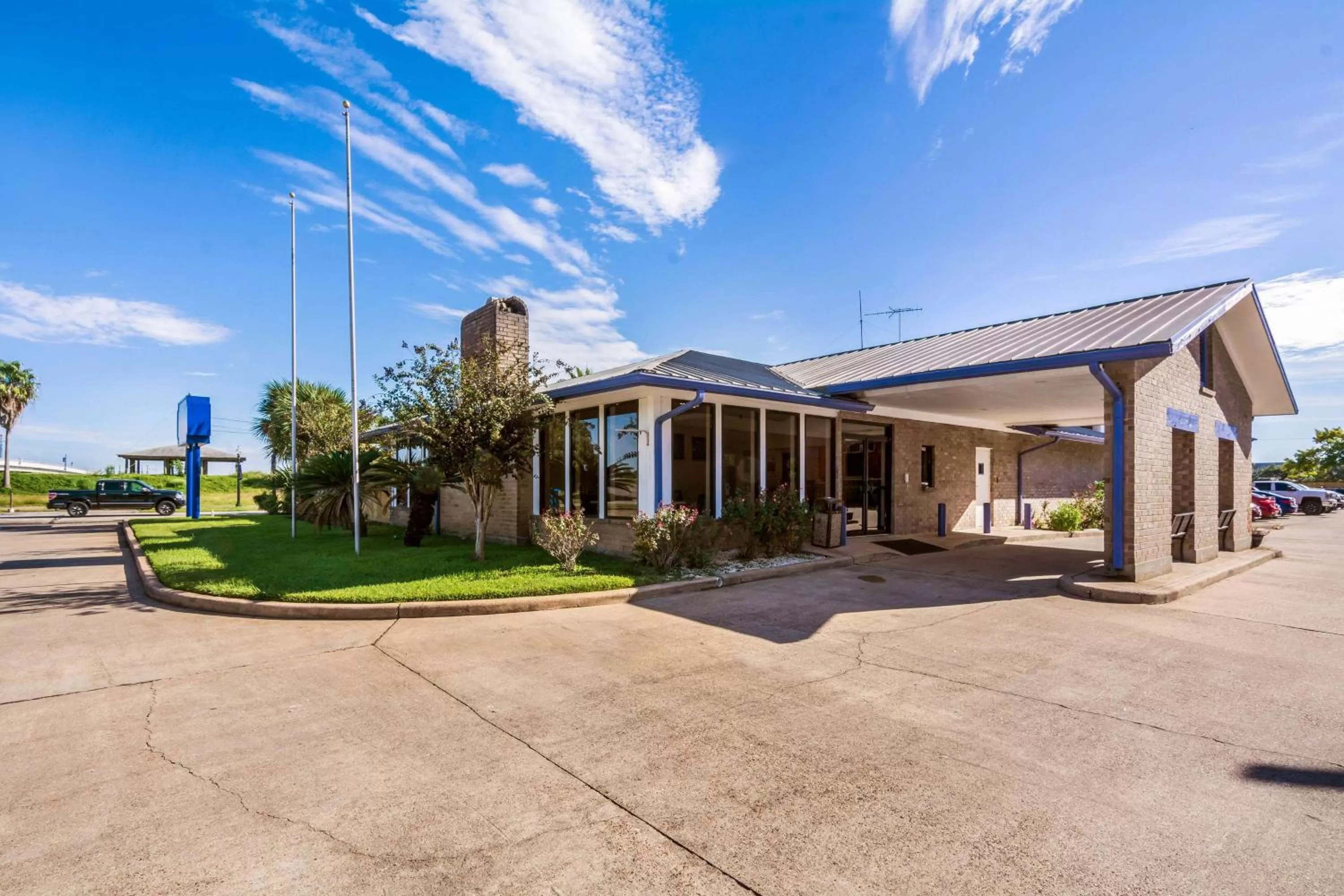 Property building in Motel 6-Freeport, TX