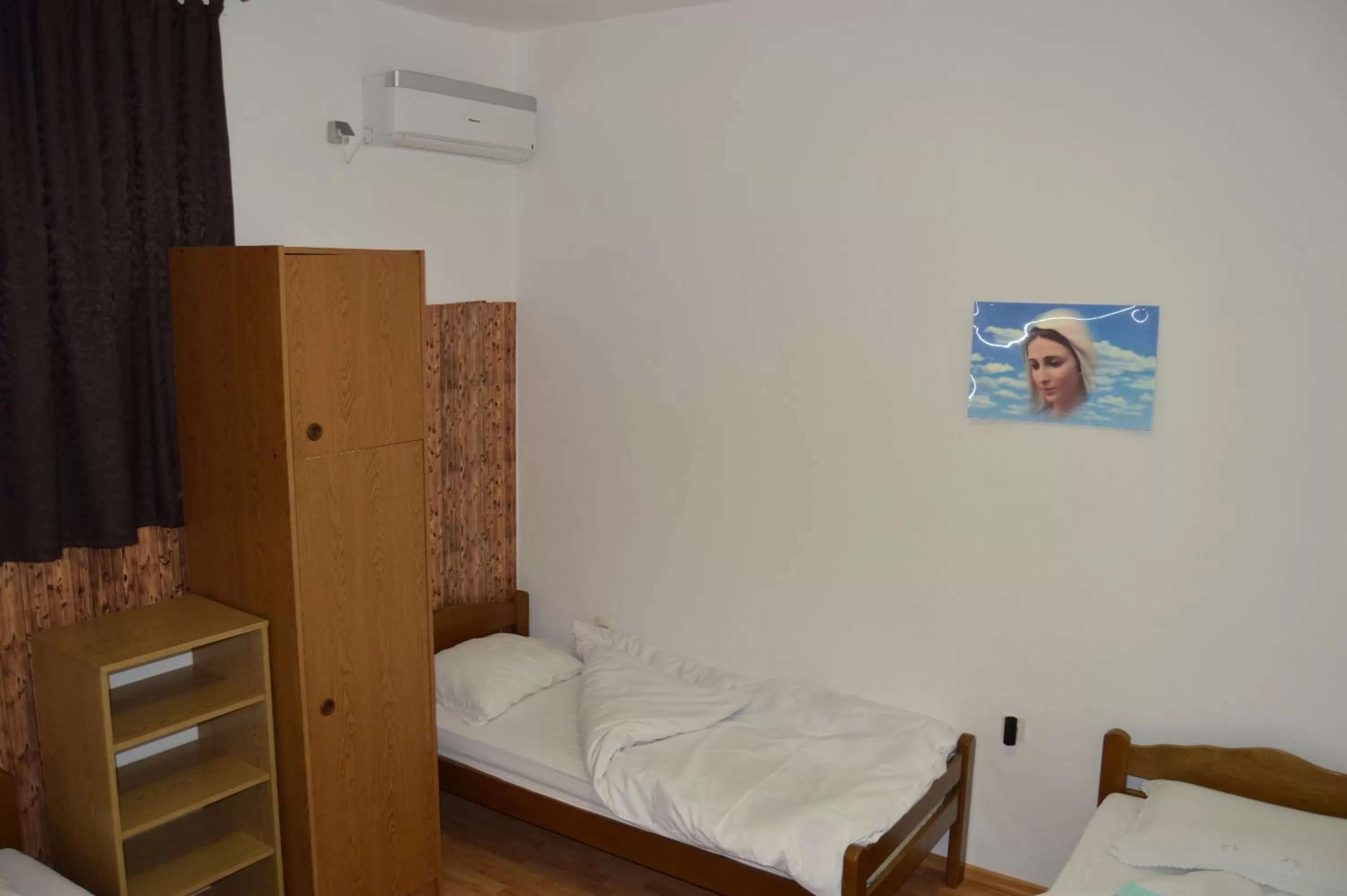 Photo of the whole room, Bed in Pansion Modana Medjugorje
