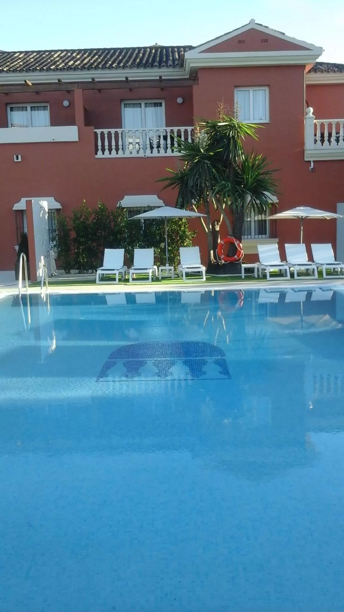 Swimming pool in Alborán Algeciras