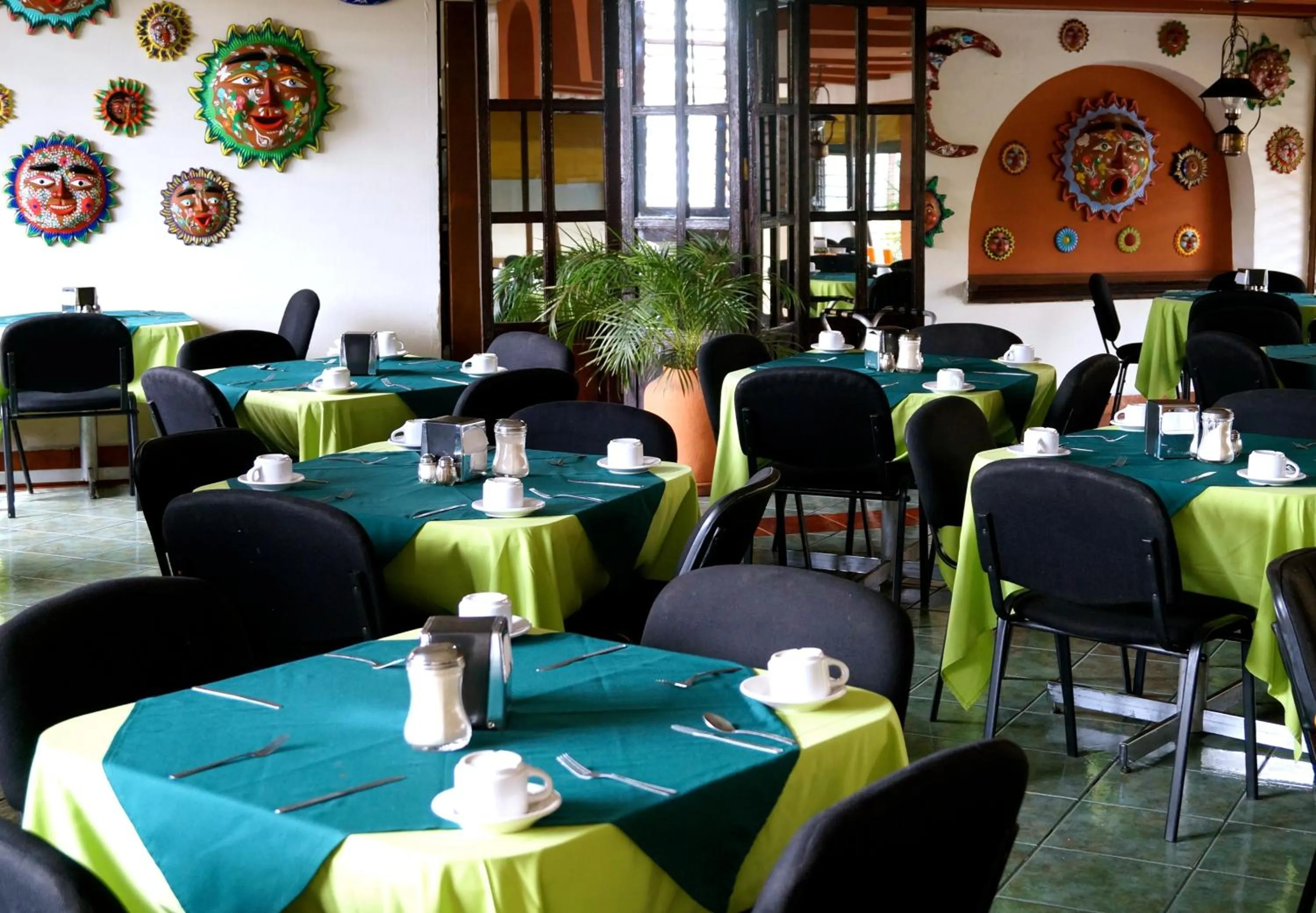 Restaurant/places to eat in Hotel & Suites Villa del Sol