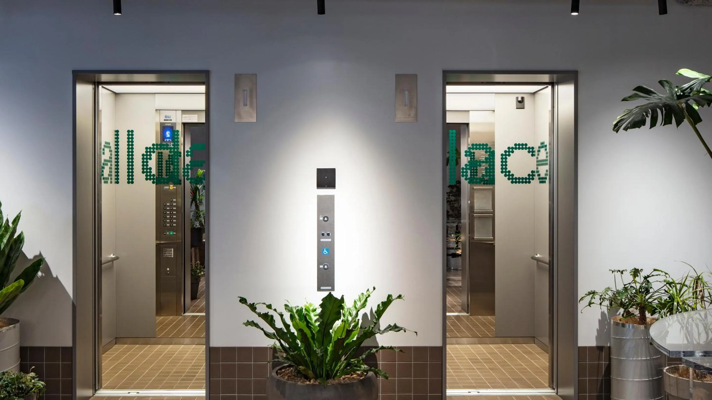 elevator in all day place shibuya