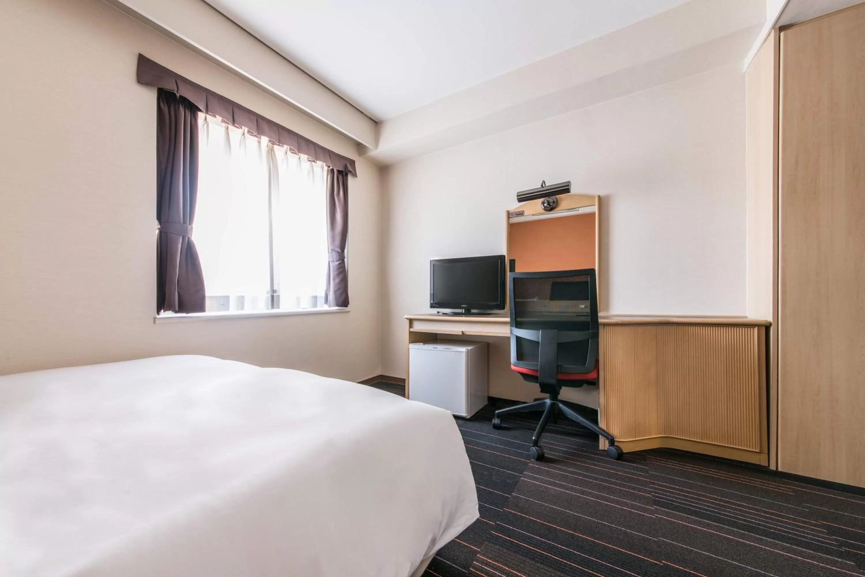 Photo of the whole room, Bed in the b suidobashi