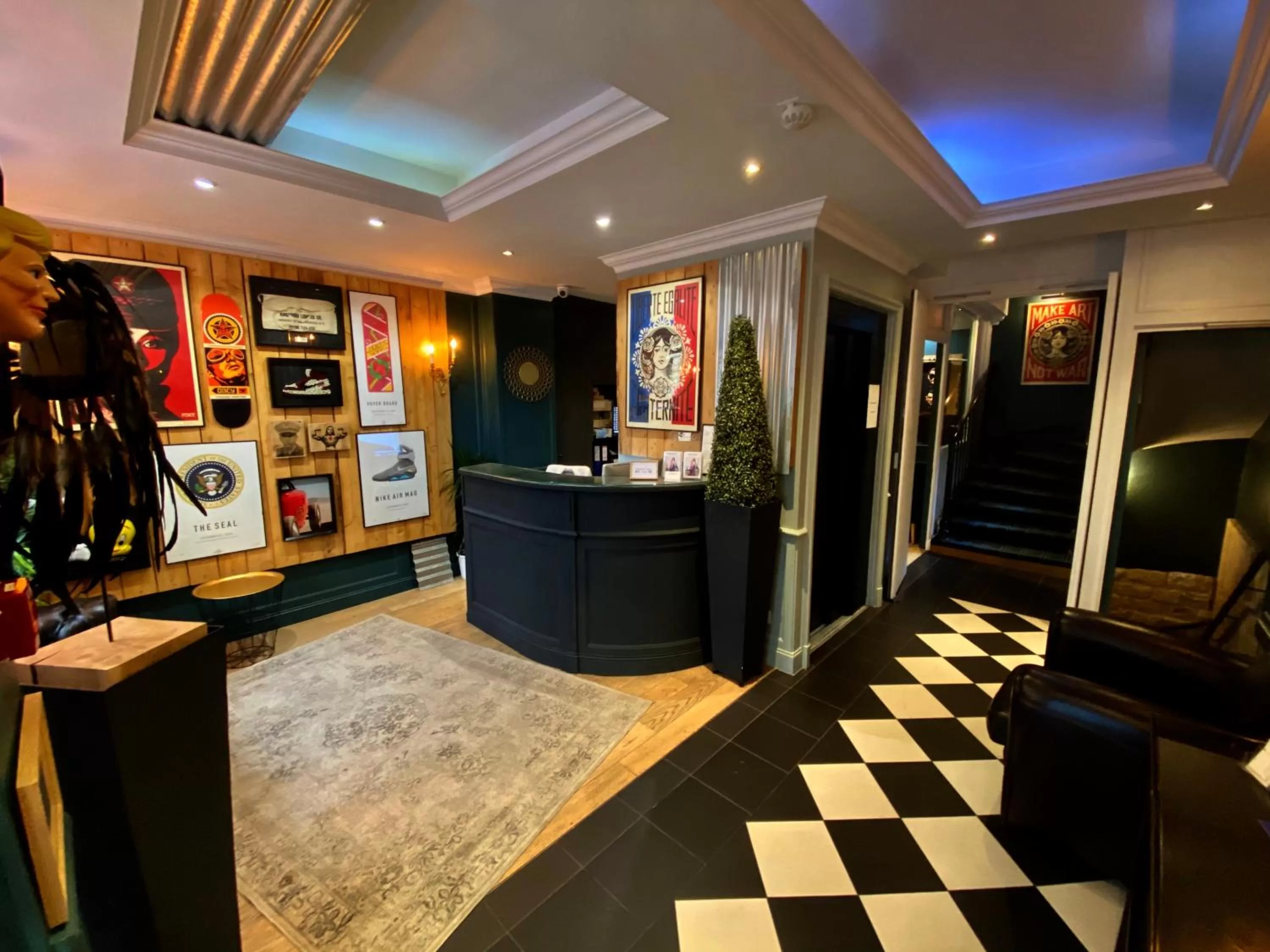 Lobby or reception in Hôtel Etoile Trocadéro