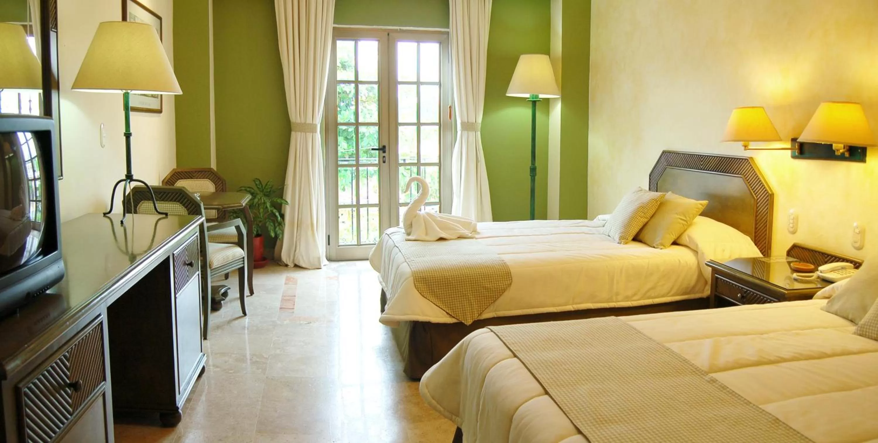 Photo of the whole room, Bed in Hotel Los Itzaes by 5th av