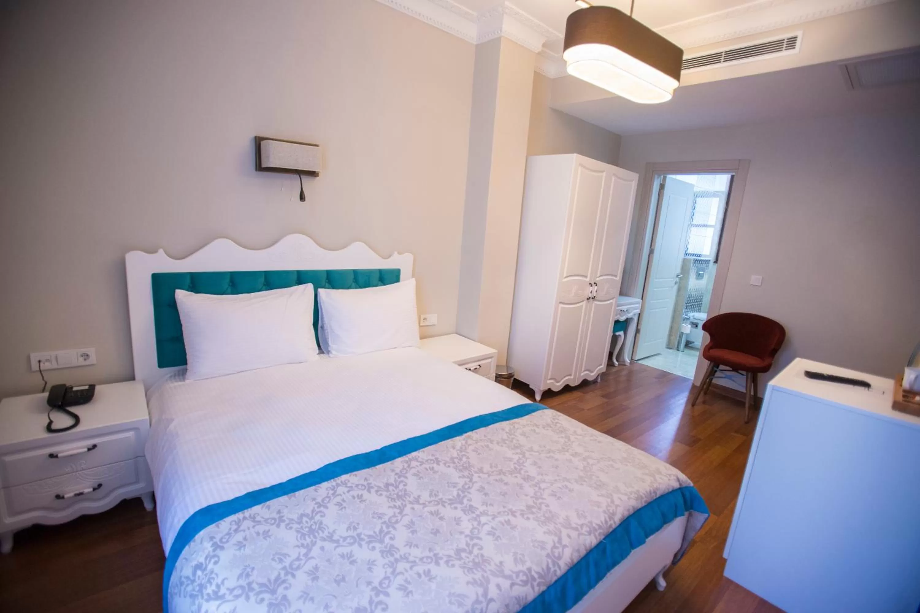 Photo of the whole room, Bed in The Void Hotel