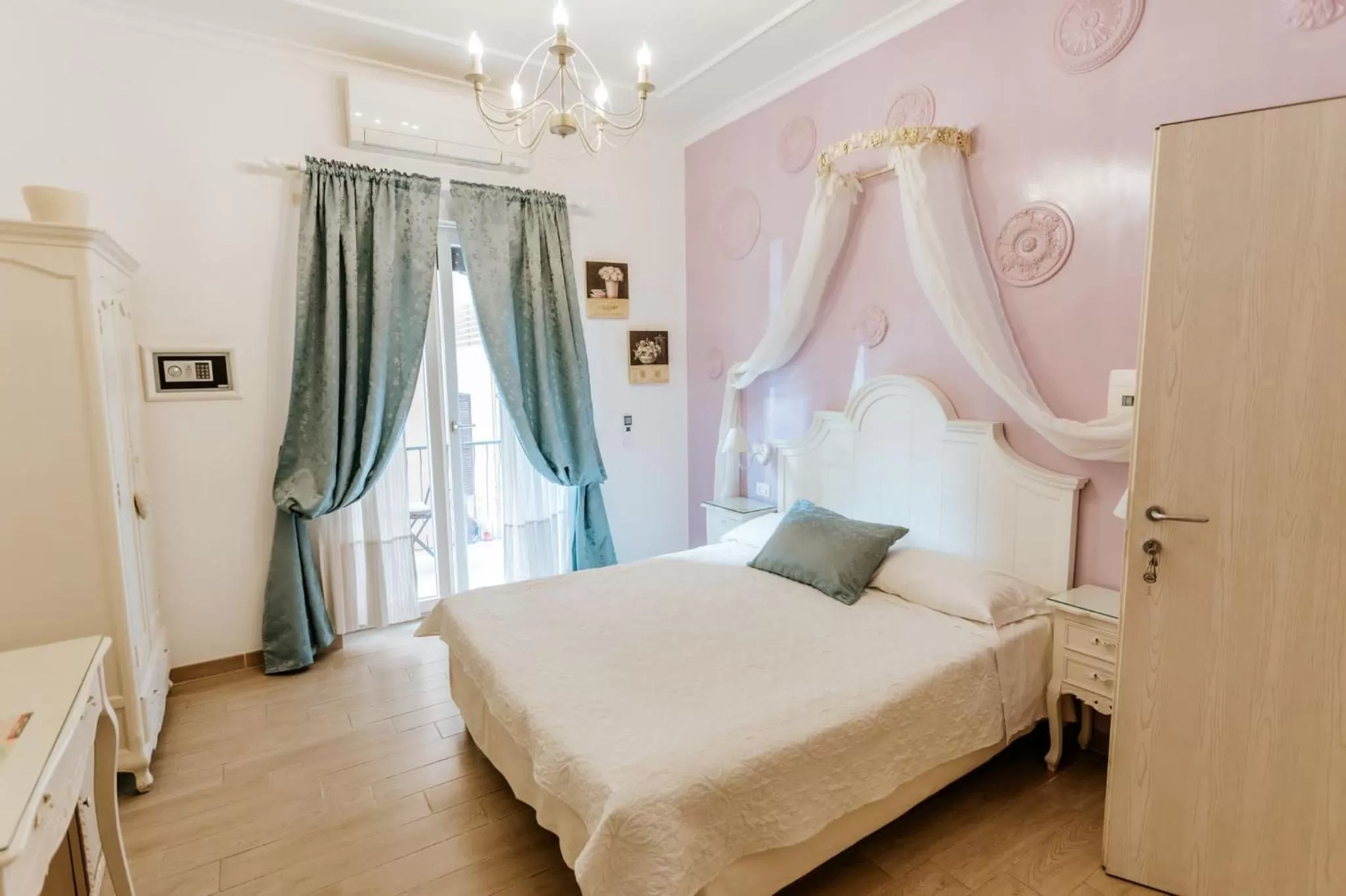 Bed in Vatican Boutique inn