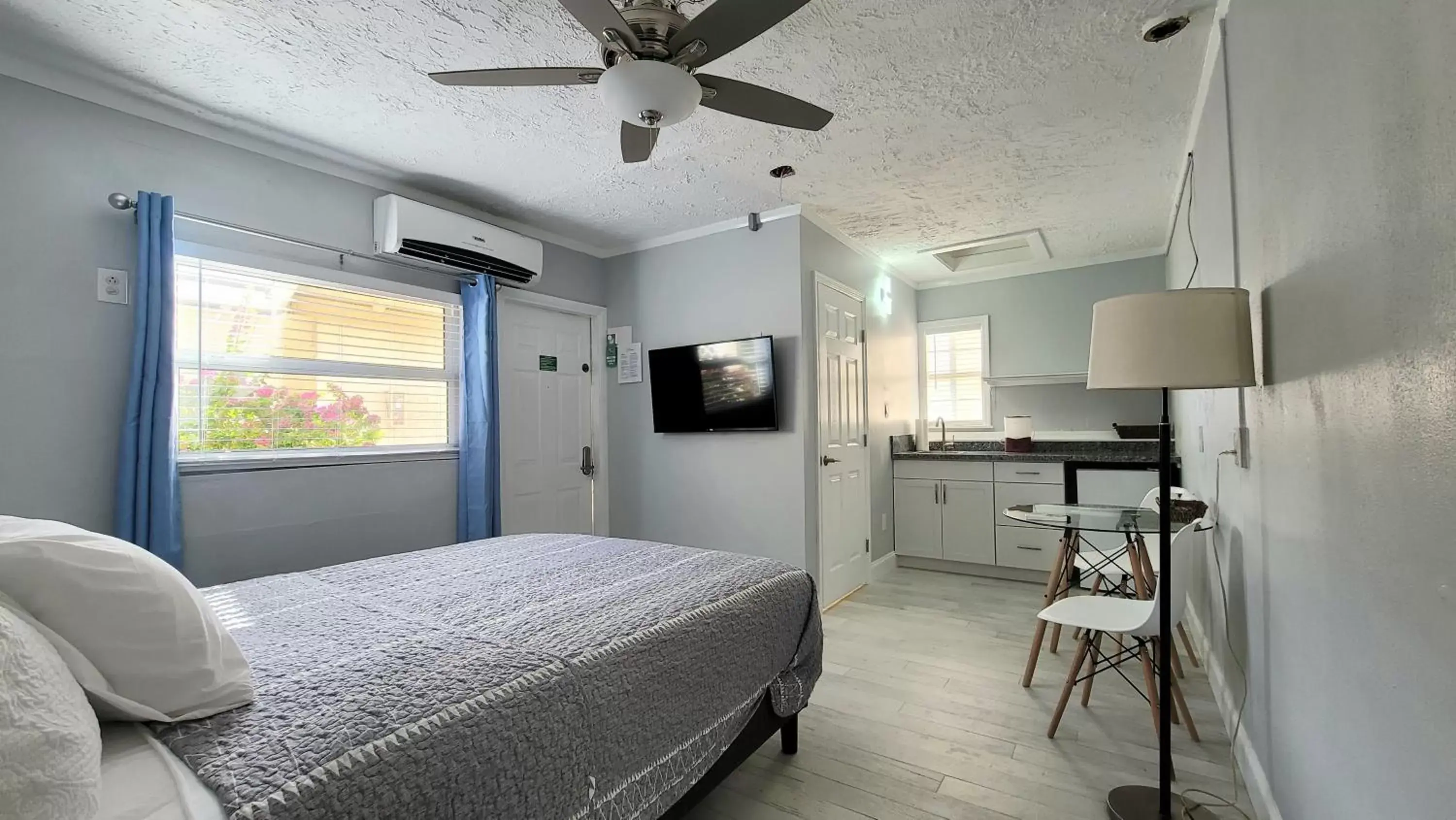 Queen Studio - single occupancy in Barefoot mailman motel Queen Studio - single occupancy in Barefoot mailman motel