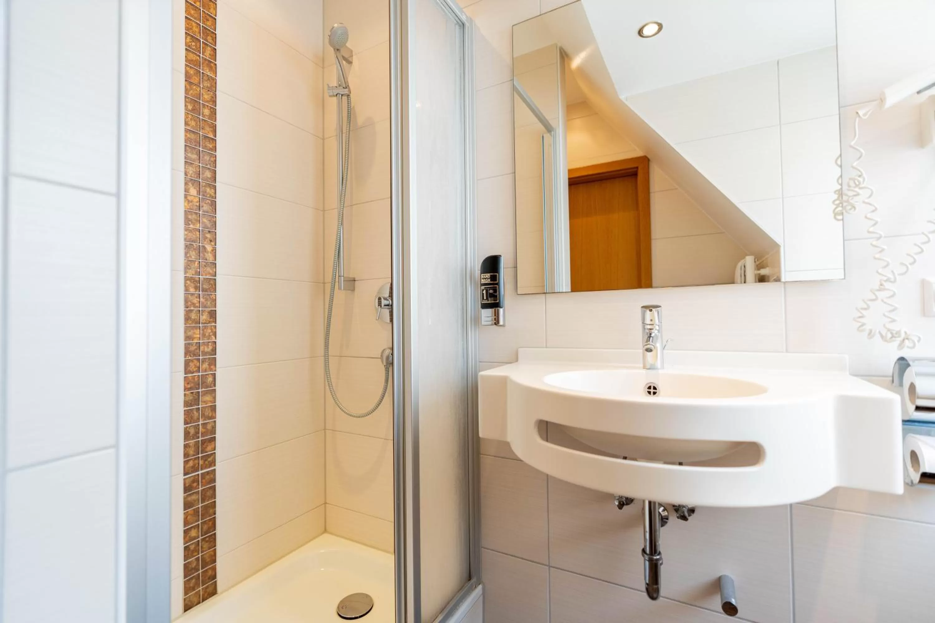 Bathroom in Hotel am Römerplatz