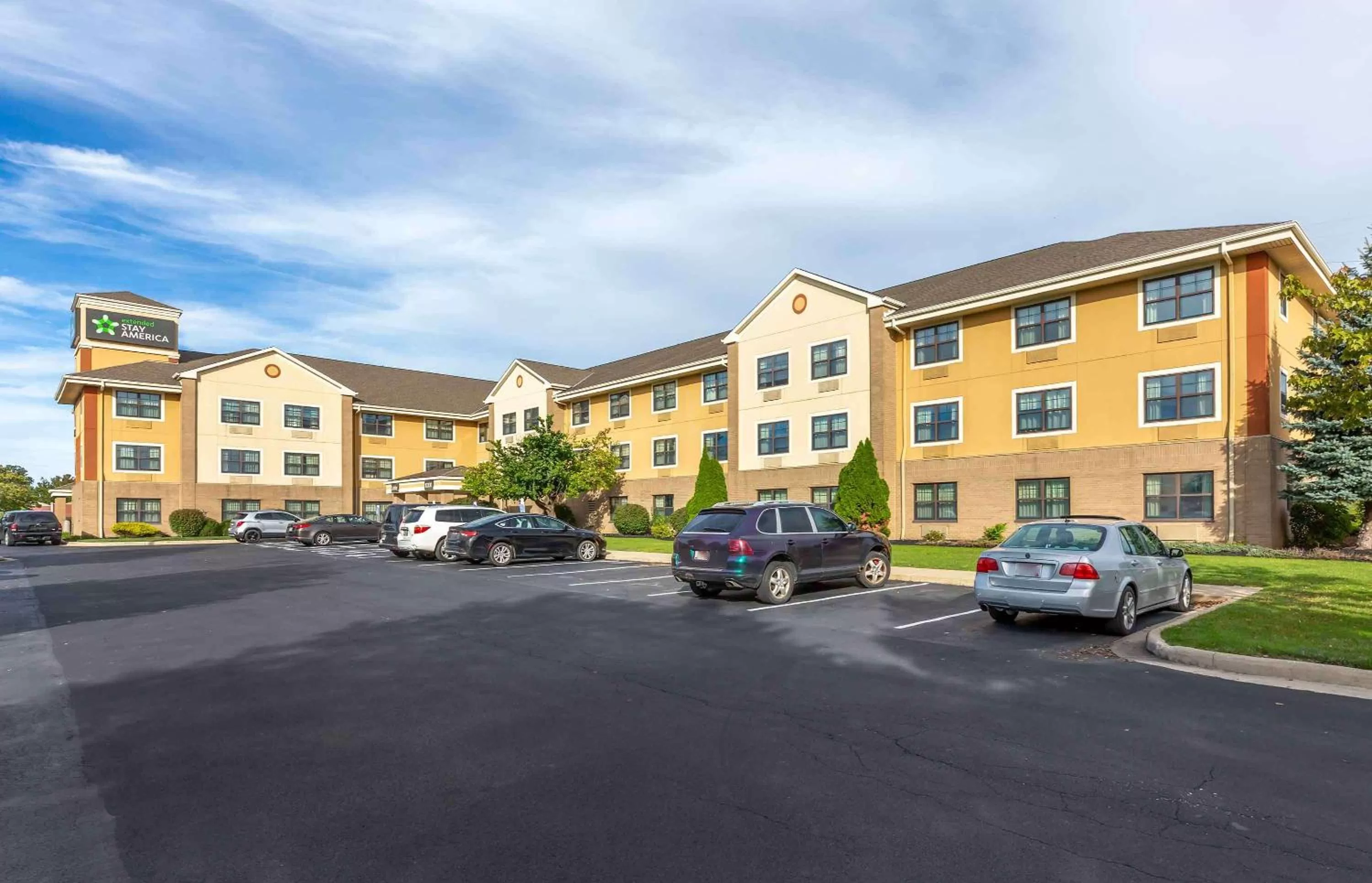 Property building in Extended Stay America Suites - Cleveland - Brooklyn