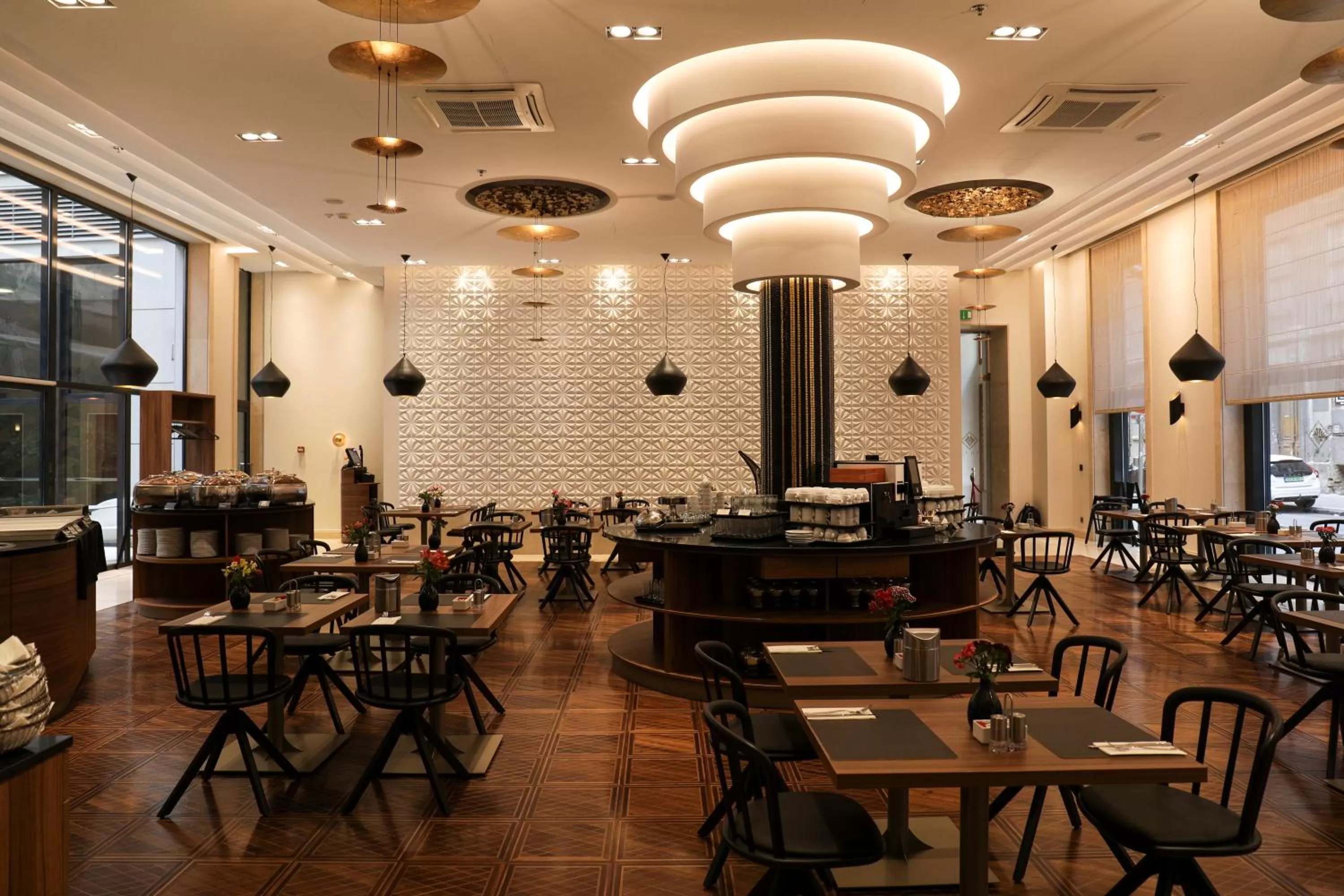 Restaurant/places to eat in Continental Hotel Budapest