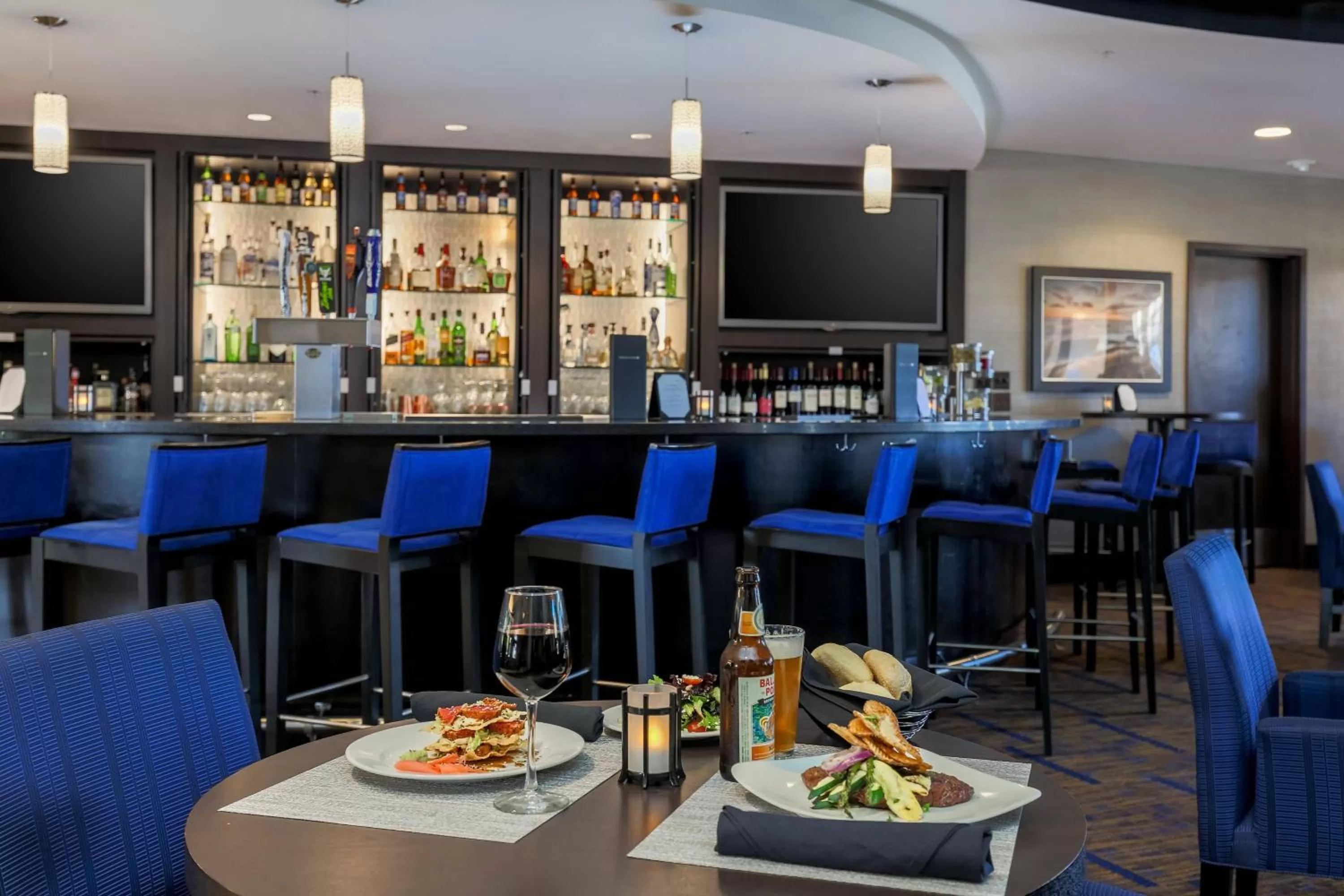 Lounge or bar in Courtyard San Diego Airport/Liberty Station