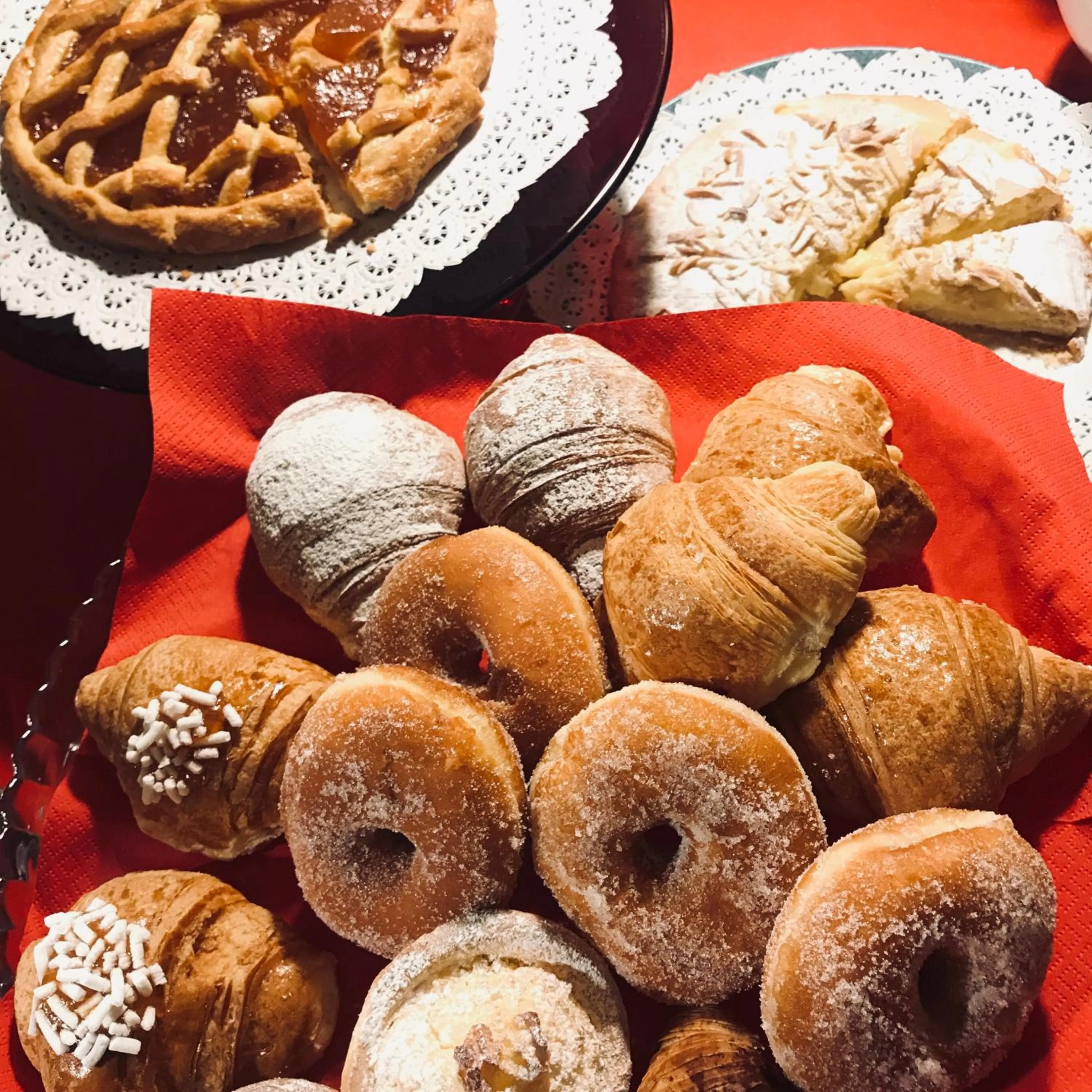 Continental breakfast in Palazzetto Rosso - Art Hotel