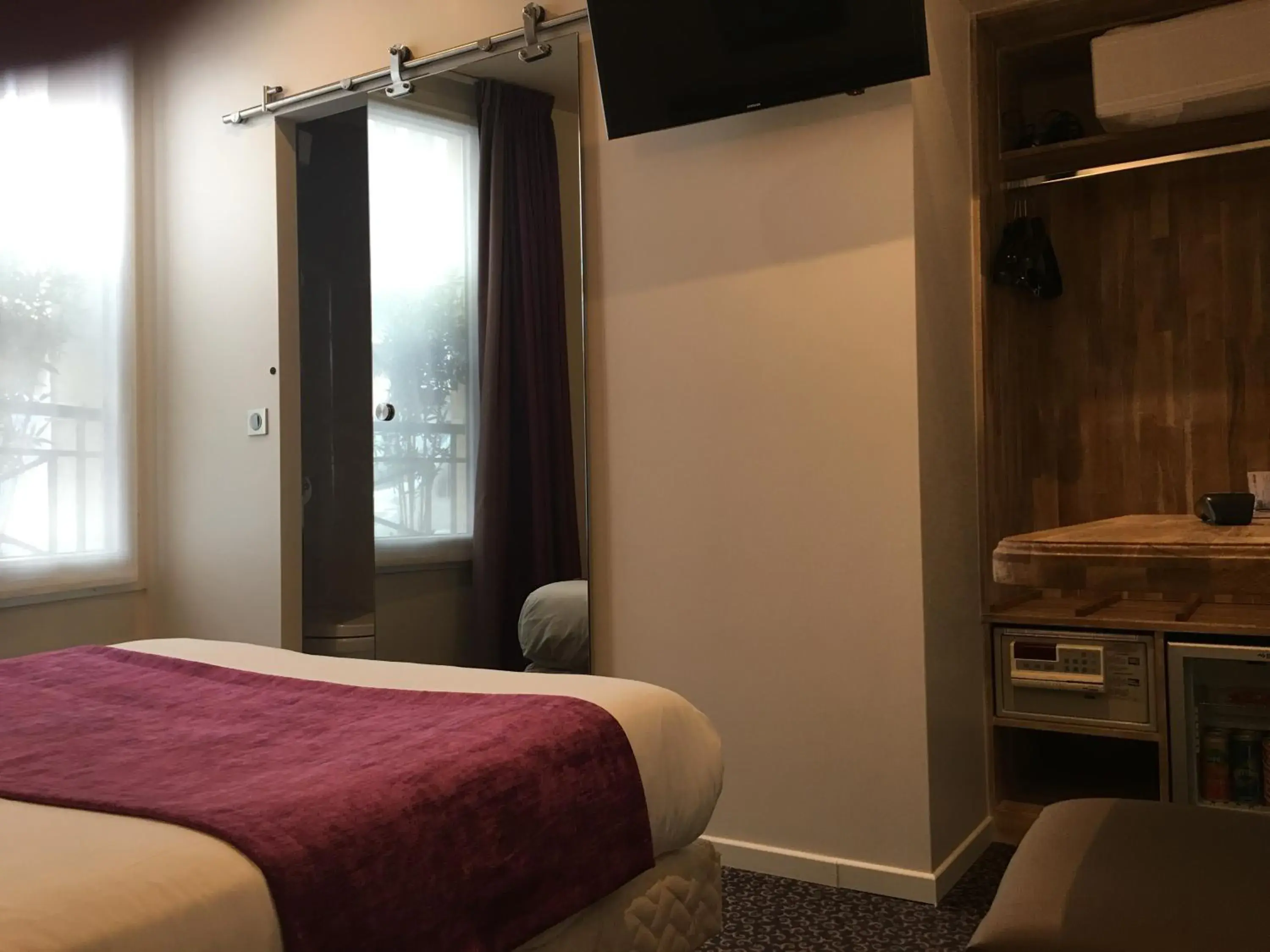 Standard Single Room with Shower in Hotel Louvre Sainte Anne Standard Single Room with Shower in Hotel Louvre Sainte Anne