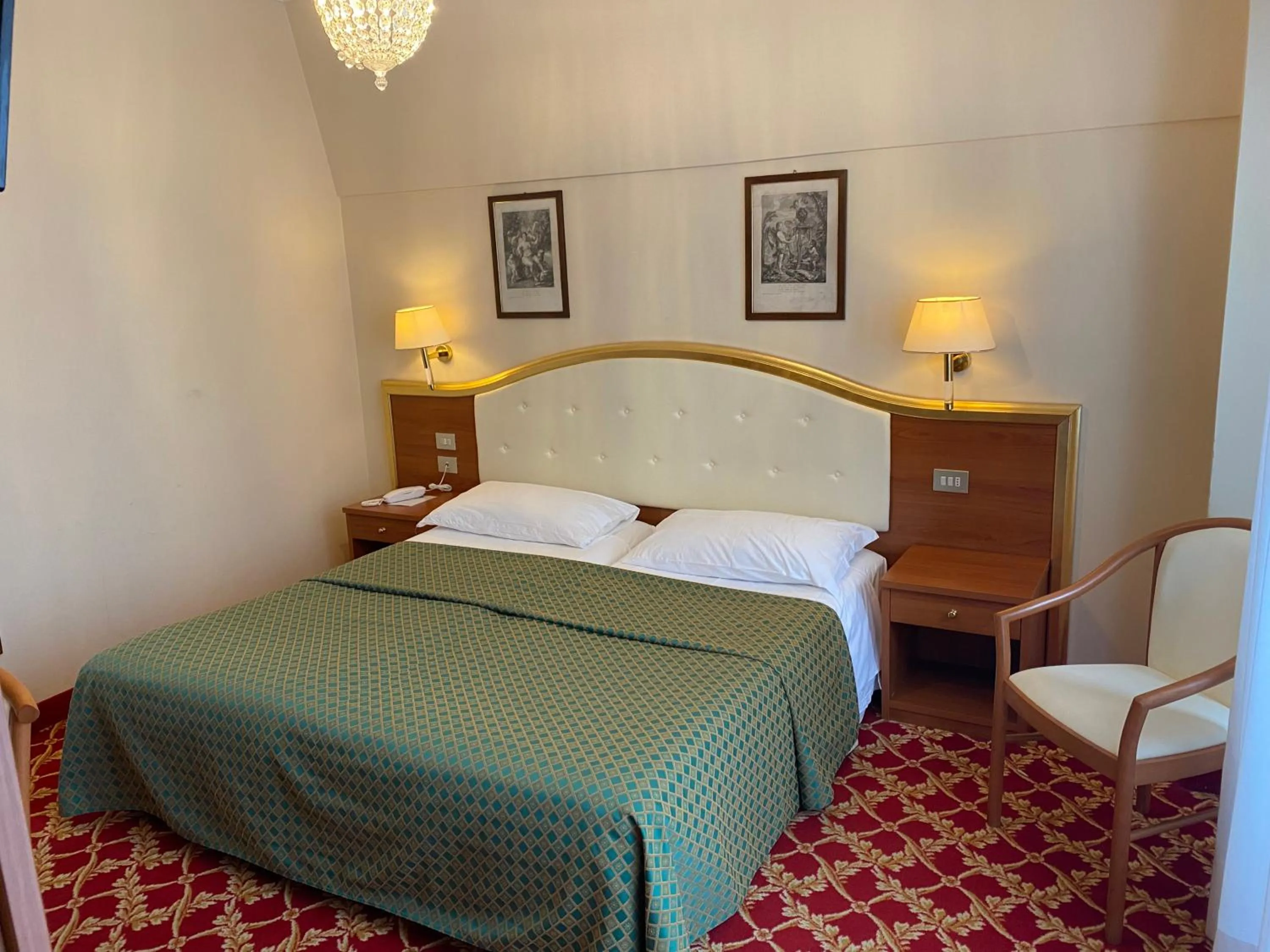 Bedroom, Bed in Hotel Milan Speranza Au Lac