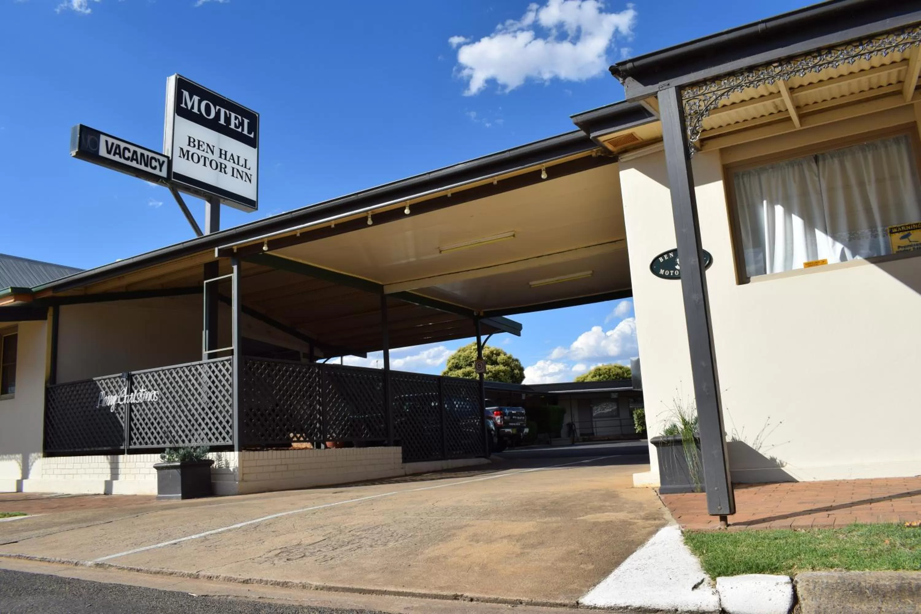 Property building in Ben Hall Motor Inn