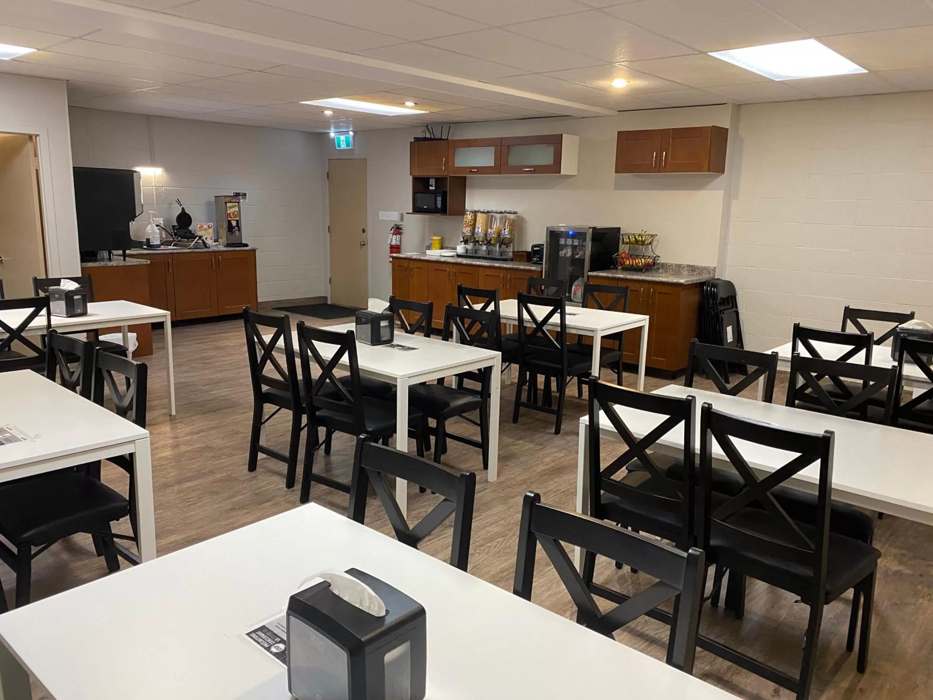 Continental breakfast in Dauphin Inn Express