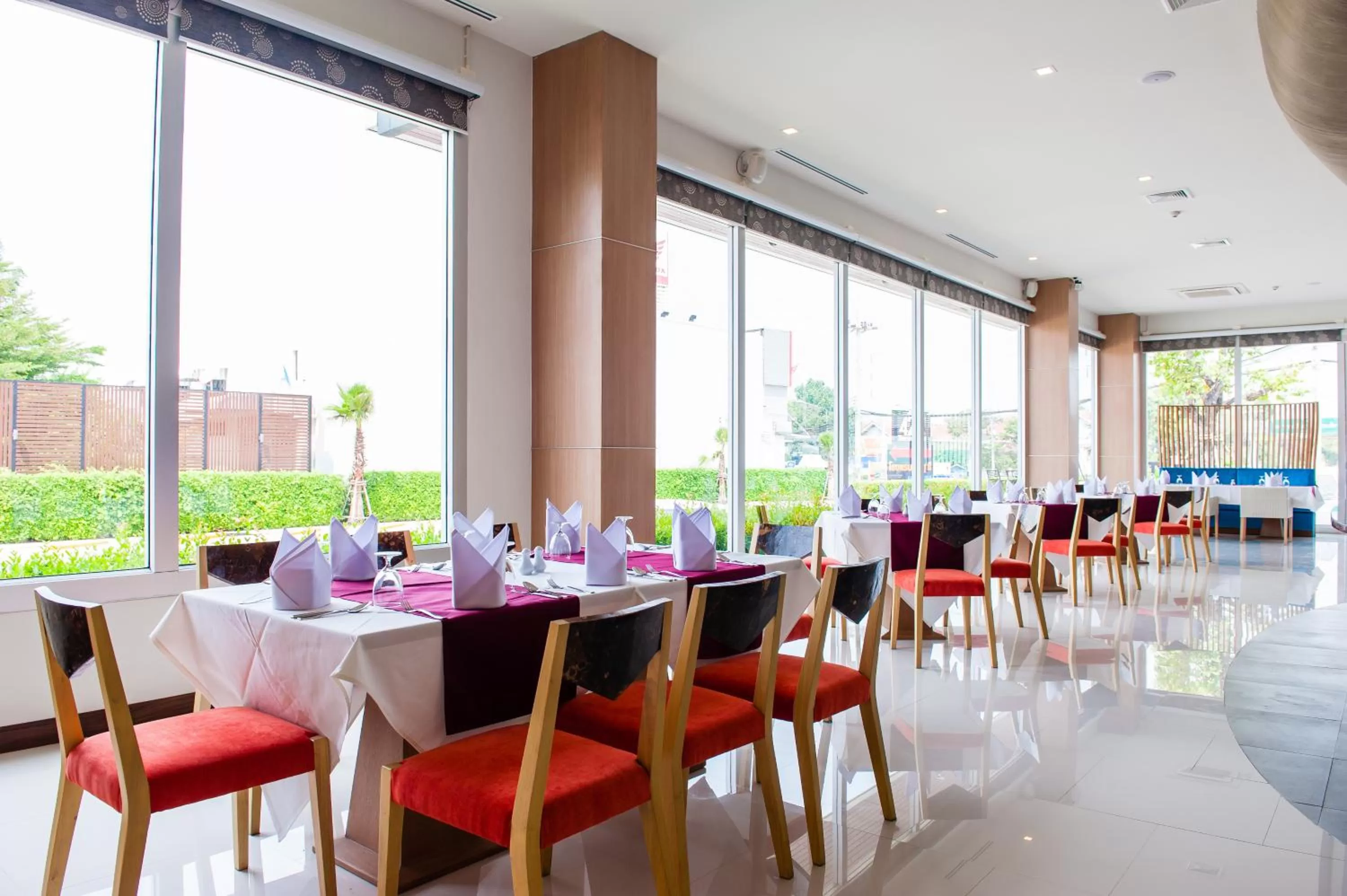 Restaurant/places to eat in 42C The Chic Hotel