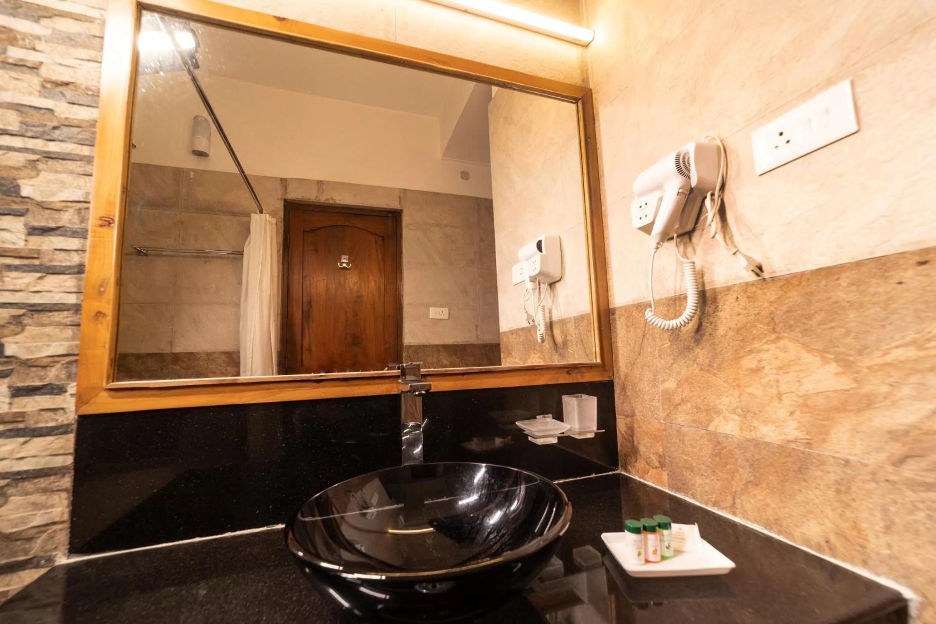 Shower in Yangthang Heritage