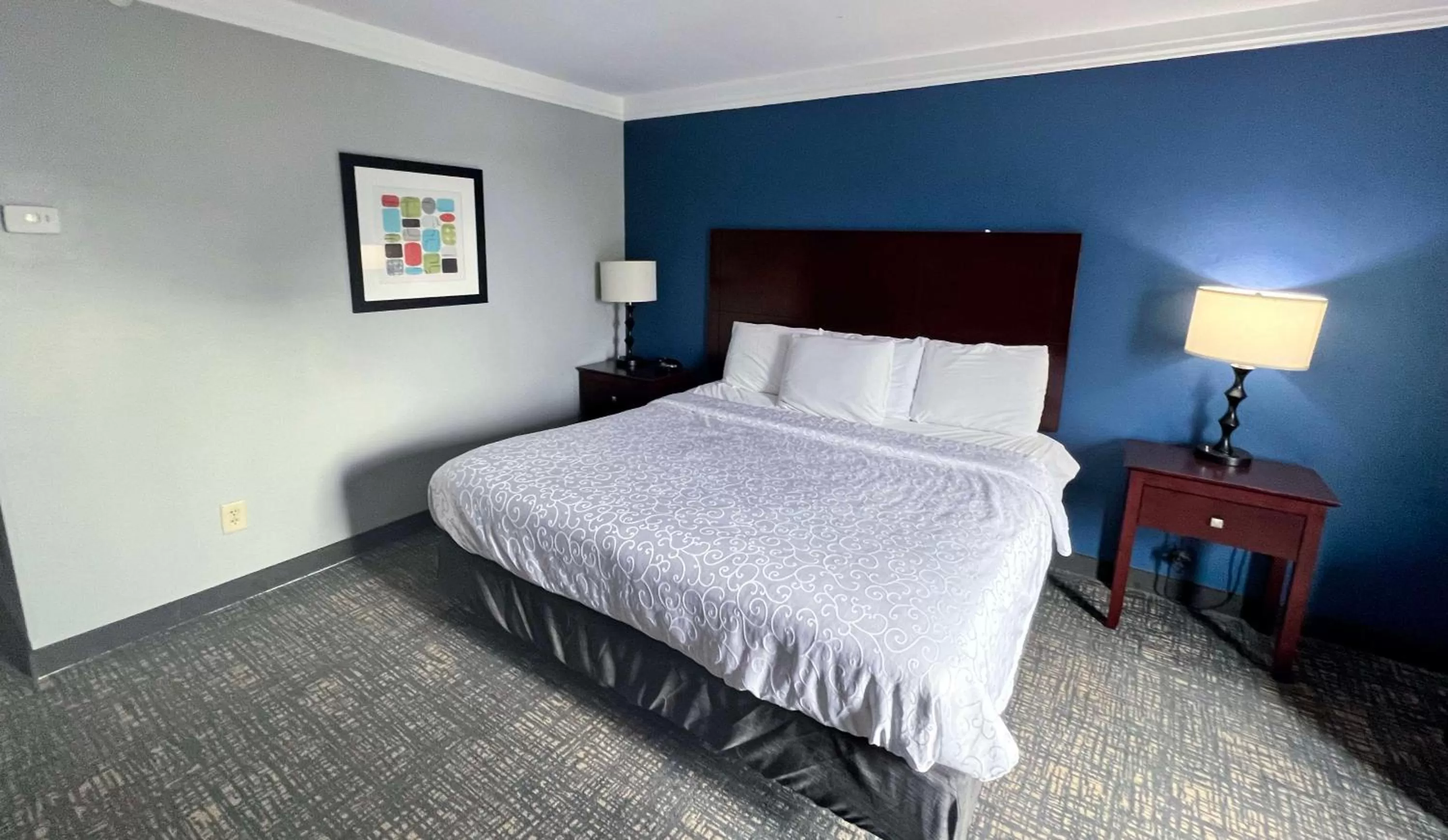 King Room with Bath Tub - Disability Access/Non Smoking in Best Western Plus Glen Allen Inn