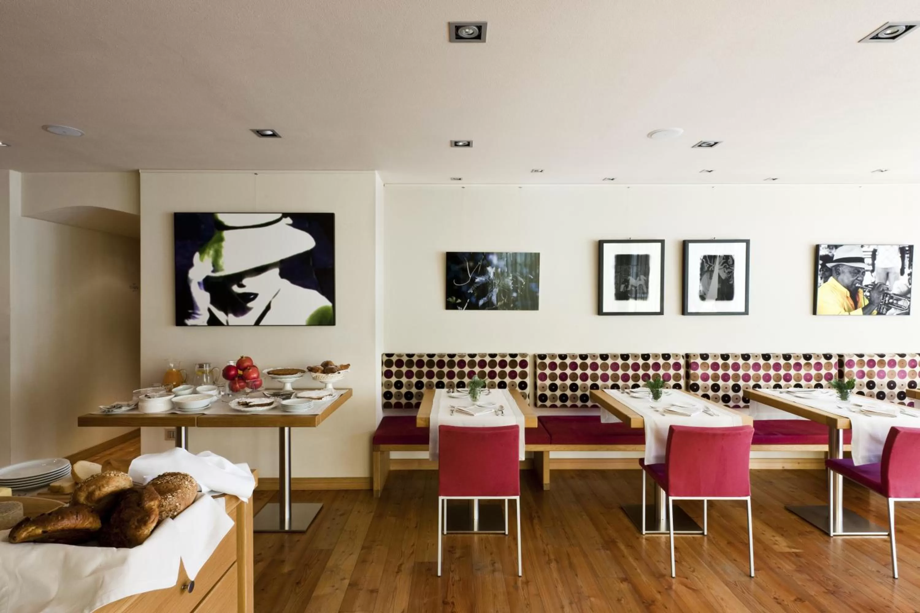 Restaurant/places to eat in Hotel Meublè Sertorelli Reit