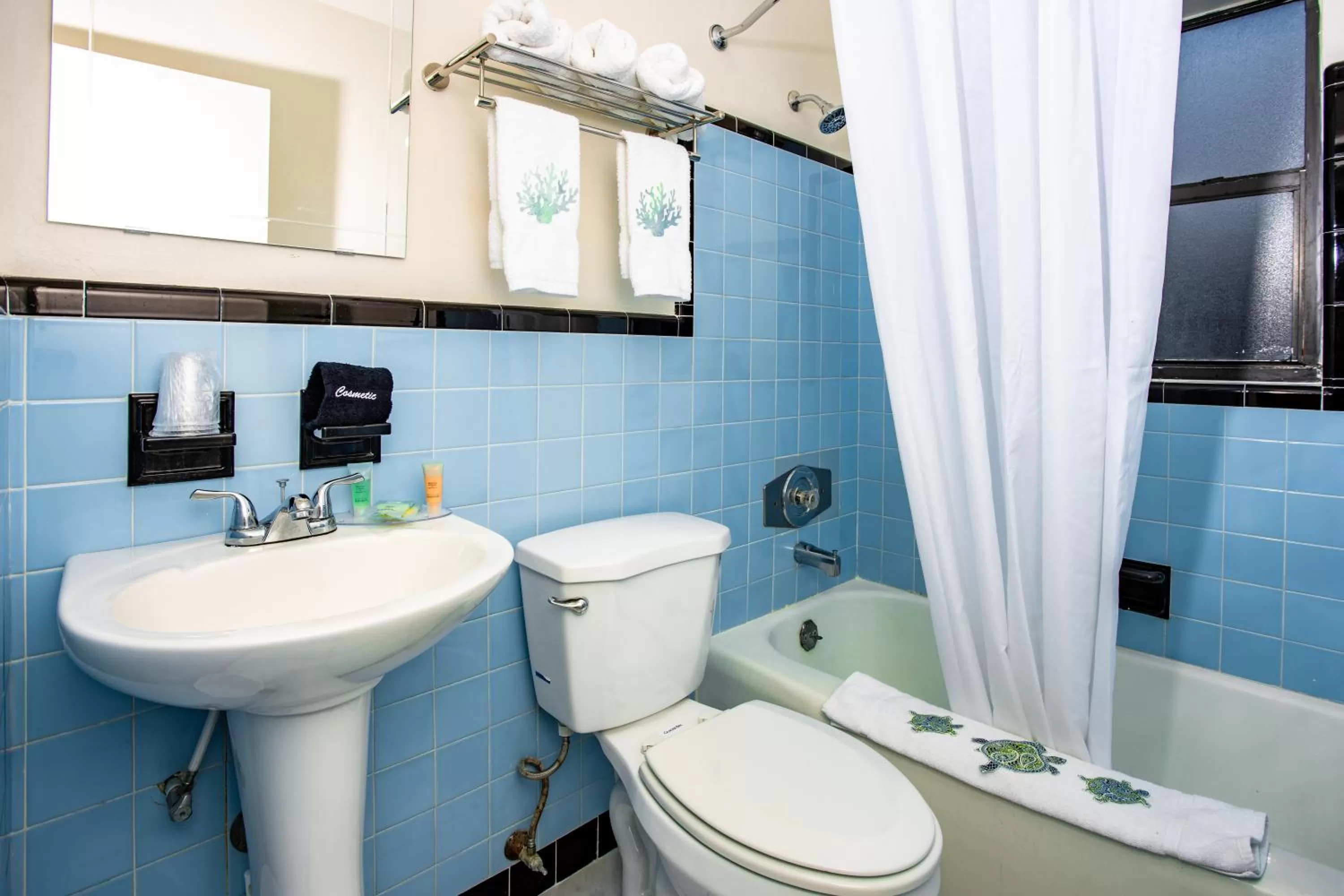 One-Bedroom Apartment (Two Full Beds) in Sea Garden by the Sea