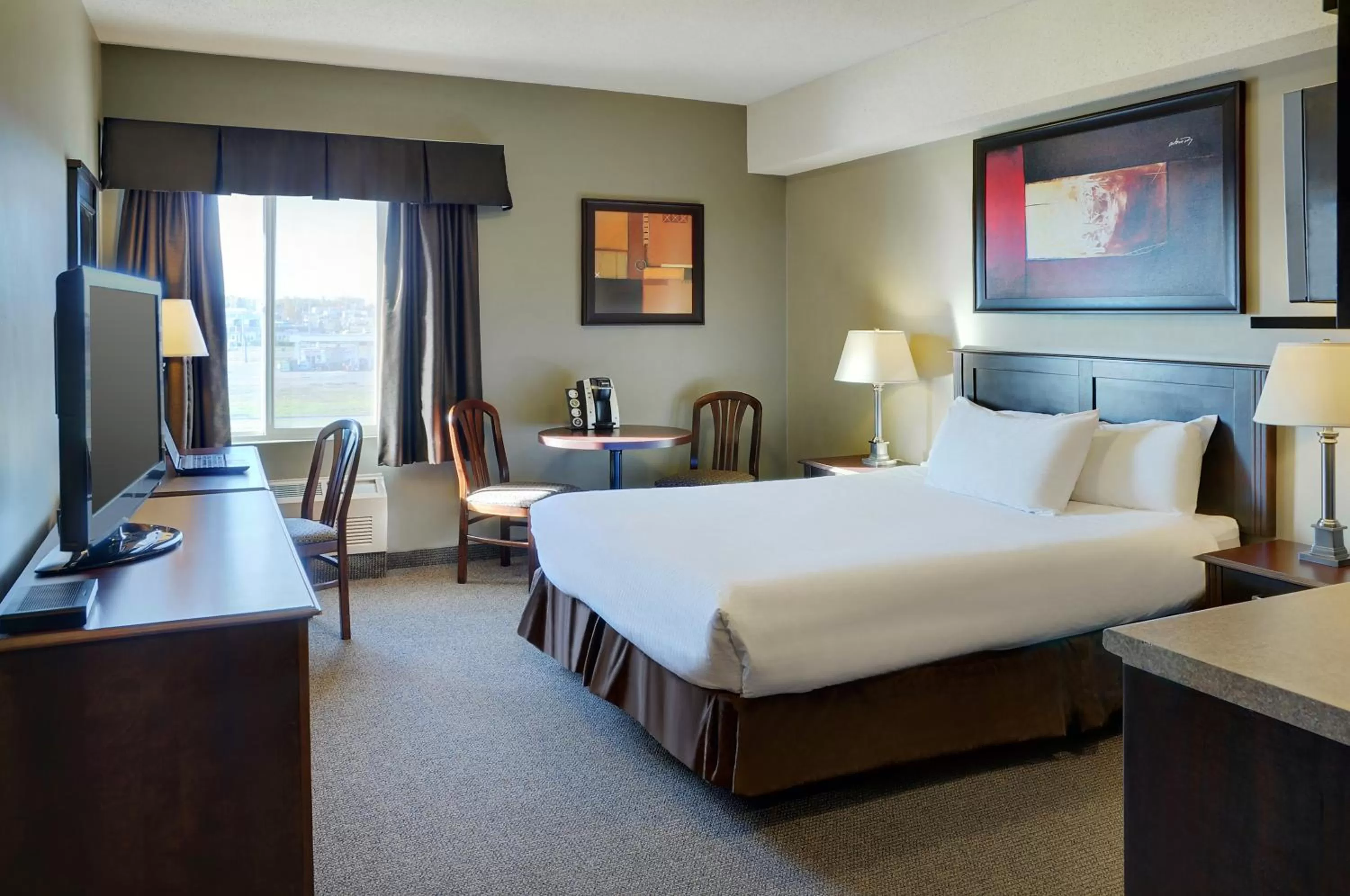 Day, Bed in Radisson Hotel Fort St John