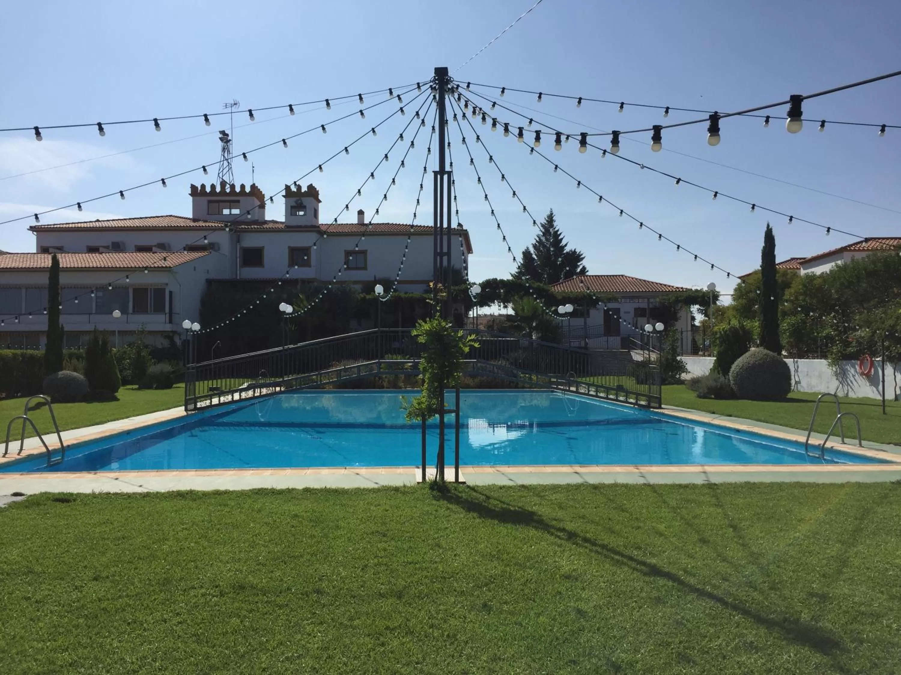 Swimming pool in Apartamentos Atalayas Extremadura