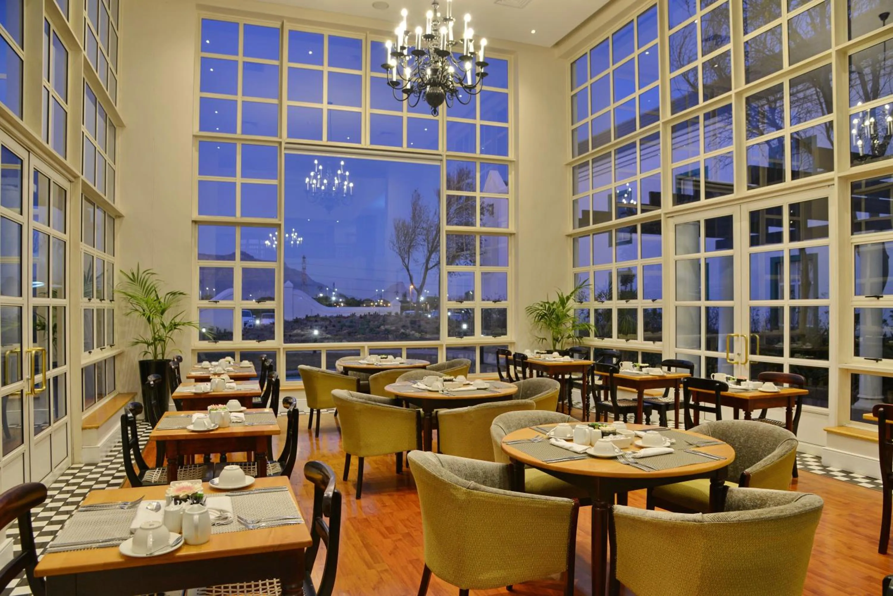 Restaurant/places to eat in City Lodge Hotel GrandWest