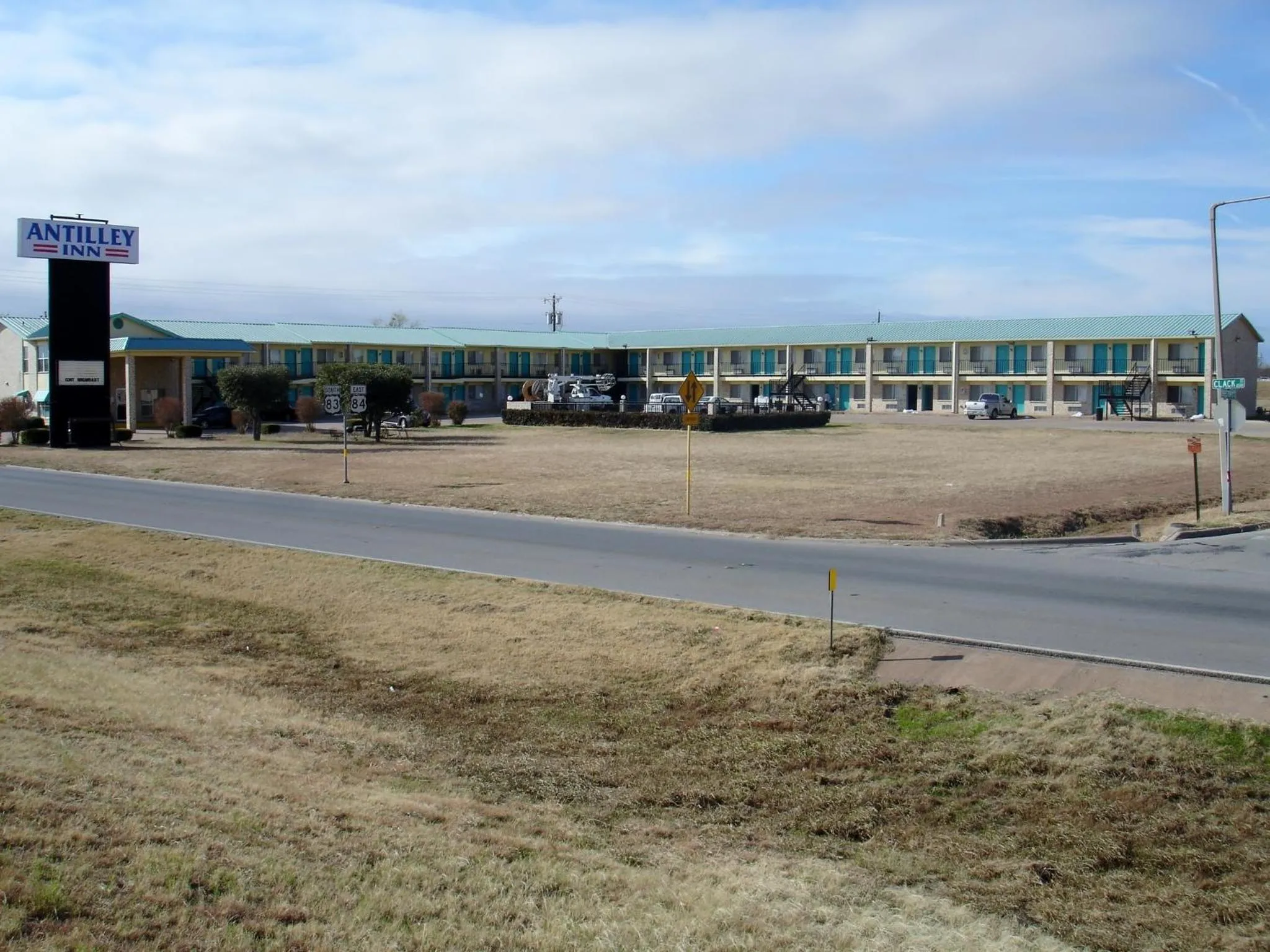 Facade/entrance in Antilley Inn