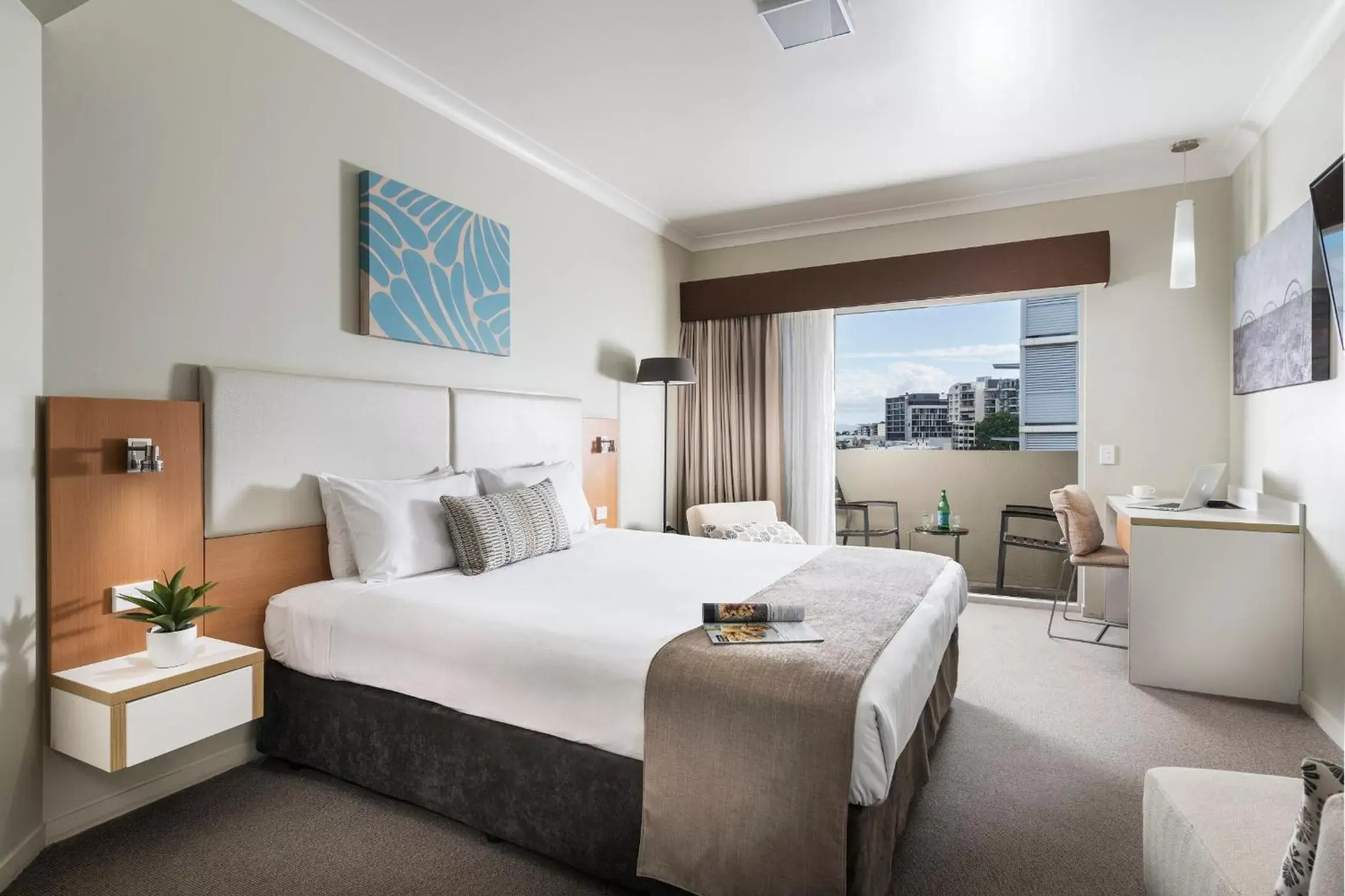 Superior King Room – Eco Green Stay in Grand Hotel and Apartments Townsville Superior King Room – Eco Green Stay in Grand Hotel and Apartments Townsville