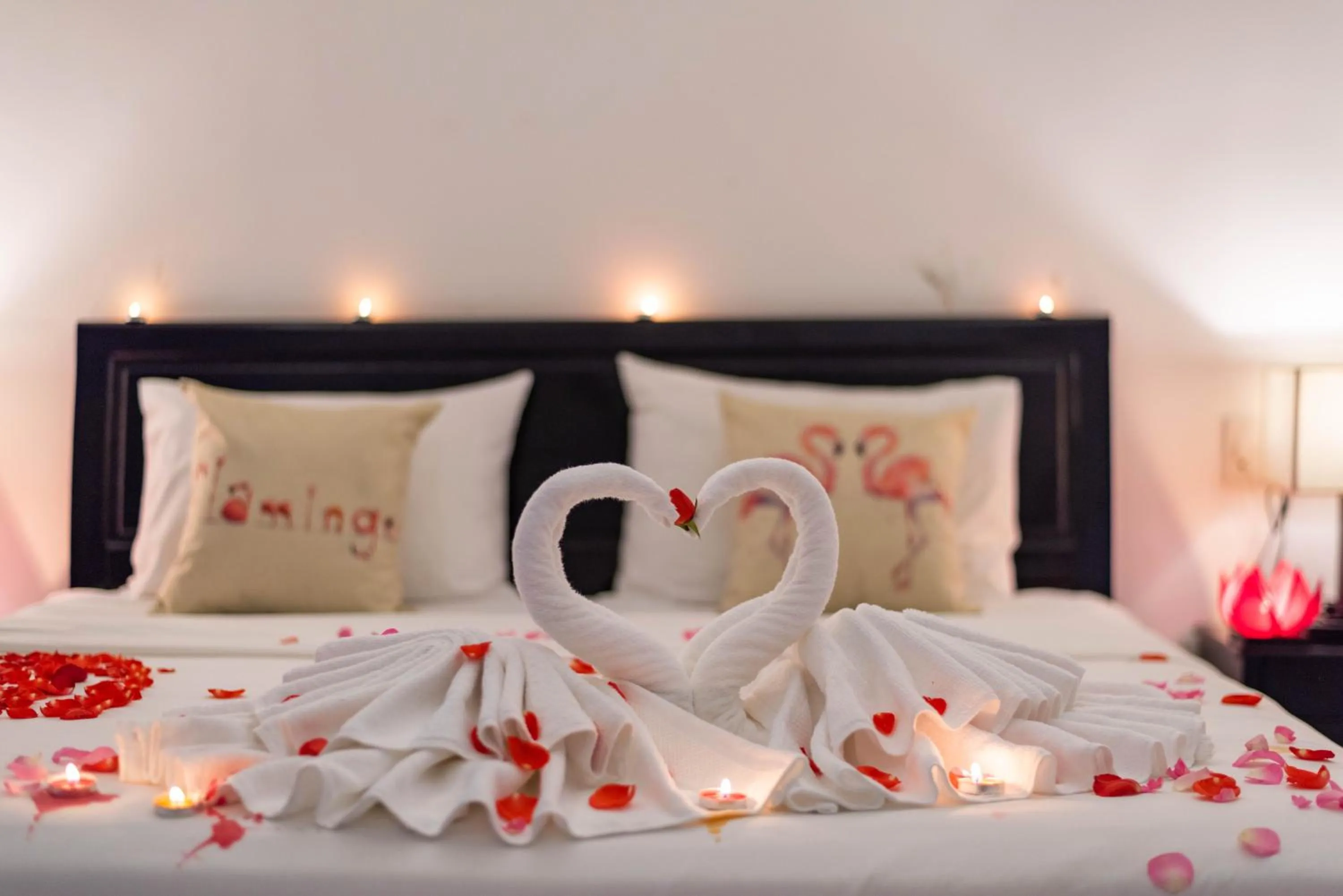 Bed in Flamingo Villa Homestay - Big Rooms with Balcony - Close to Hoi An Old Town 200m & Temple Bridge - Large Outside Pool for Sun Bathing