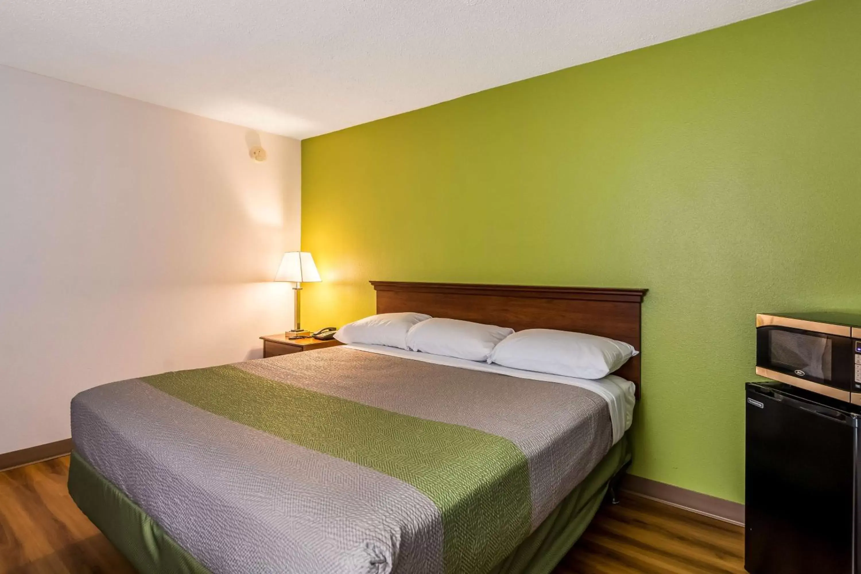 King Room - Disability Access - Non-Smoking in Motel 6-Petersburg, VA - Fort Lee King Room - Disability Access - Non-Smoking in Motel 6-Petersburg, VA - Fort Lee