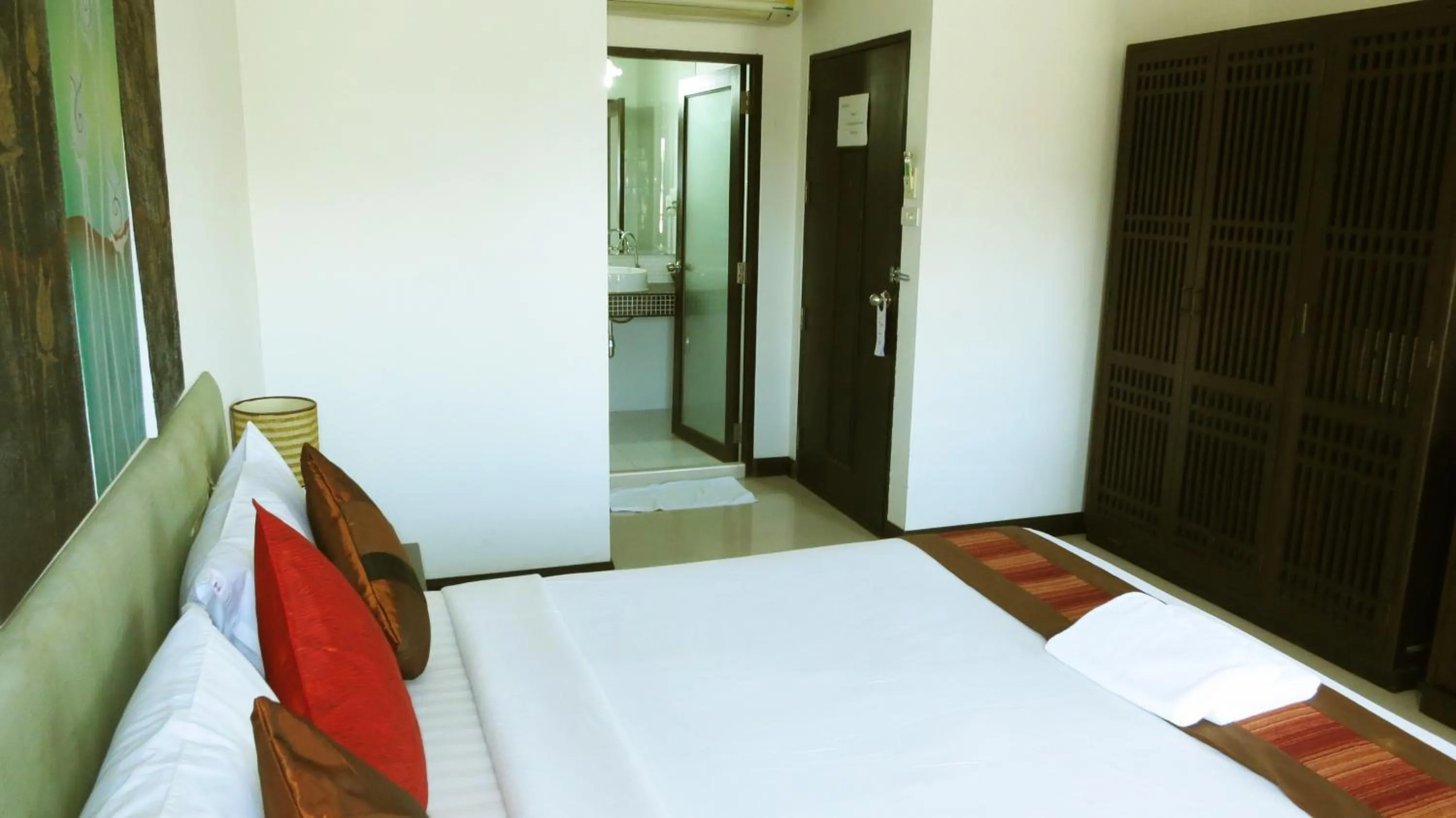 Photo of the whole room, Bed in Queen Boutique Hotel Chaweng