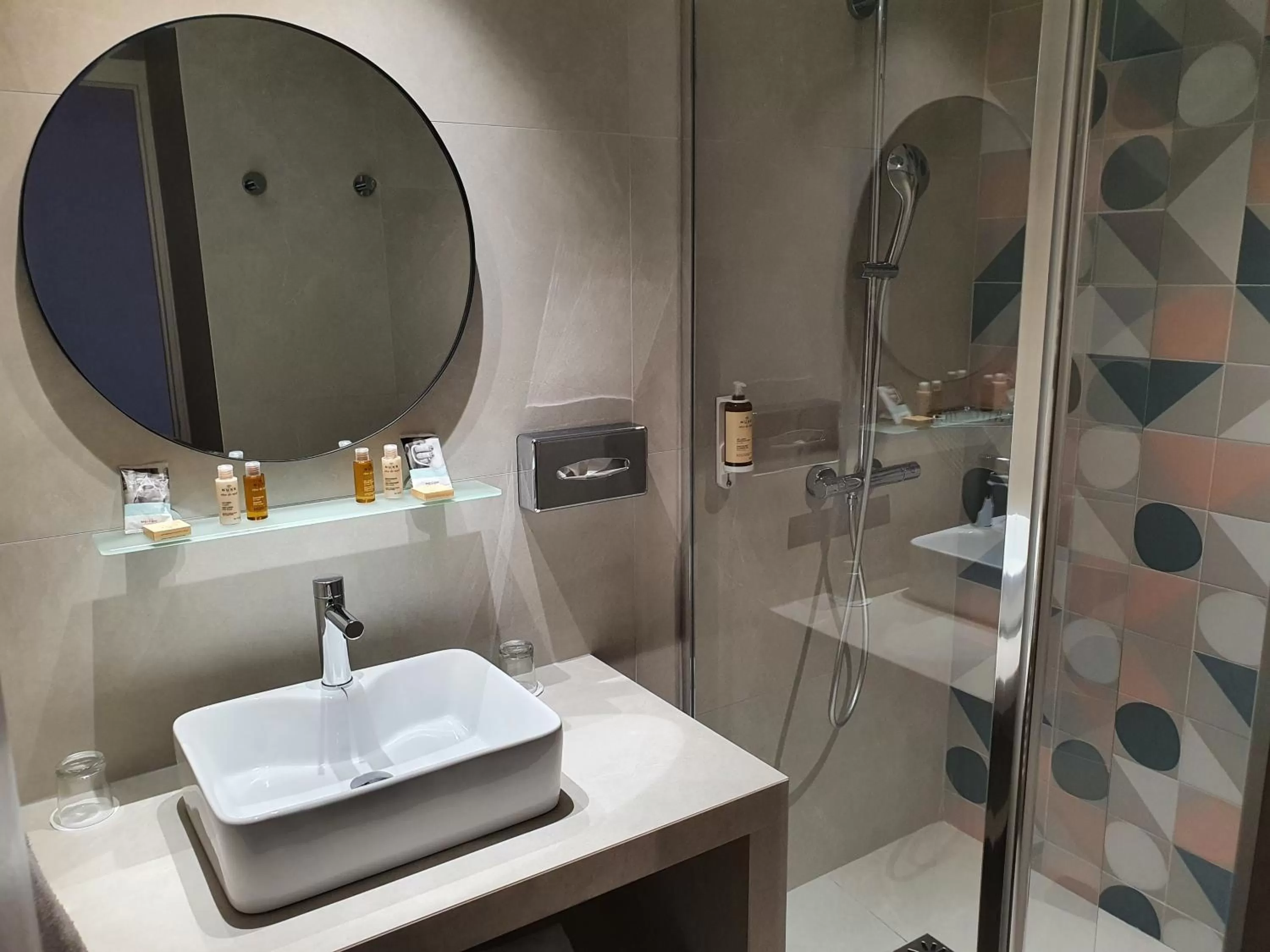 Shower in Mercure Villeneuve Loubet Plage