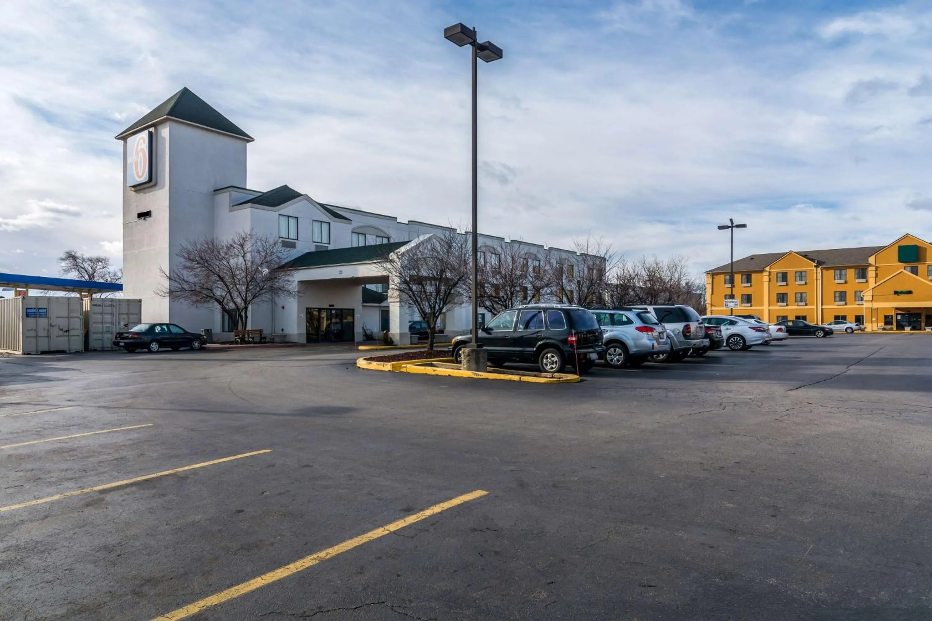 Property building in Motel 6-Harvey, IL