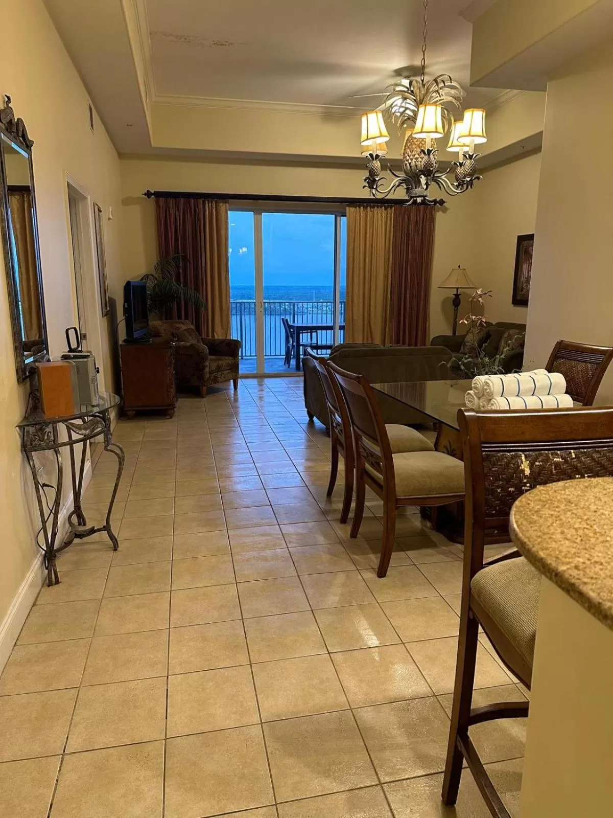 Penthouse Close to Disney area and Malls water view