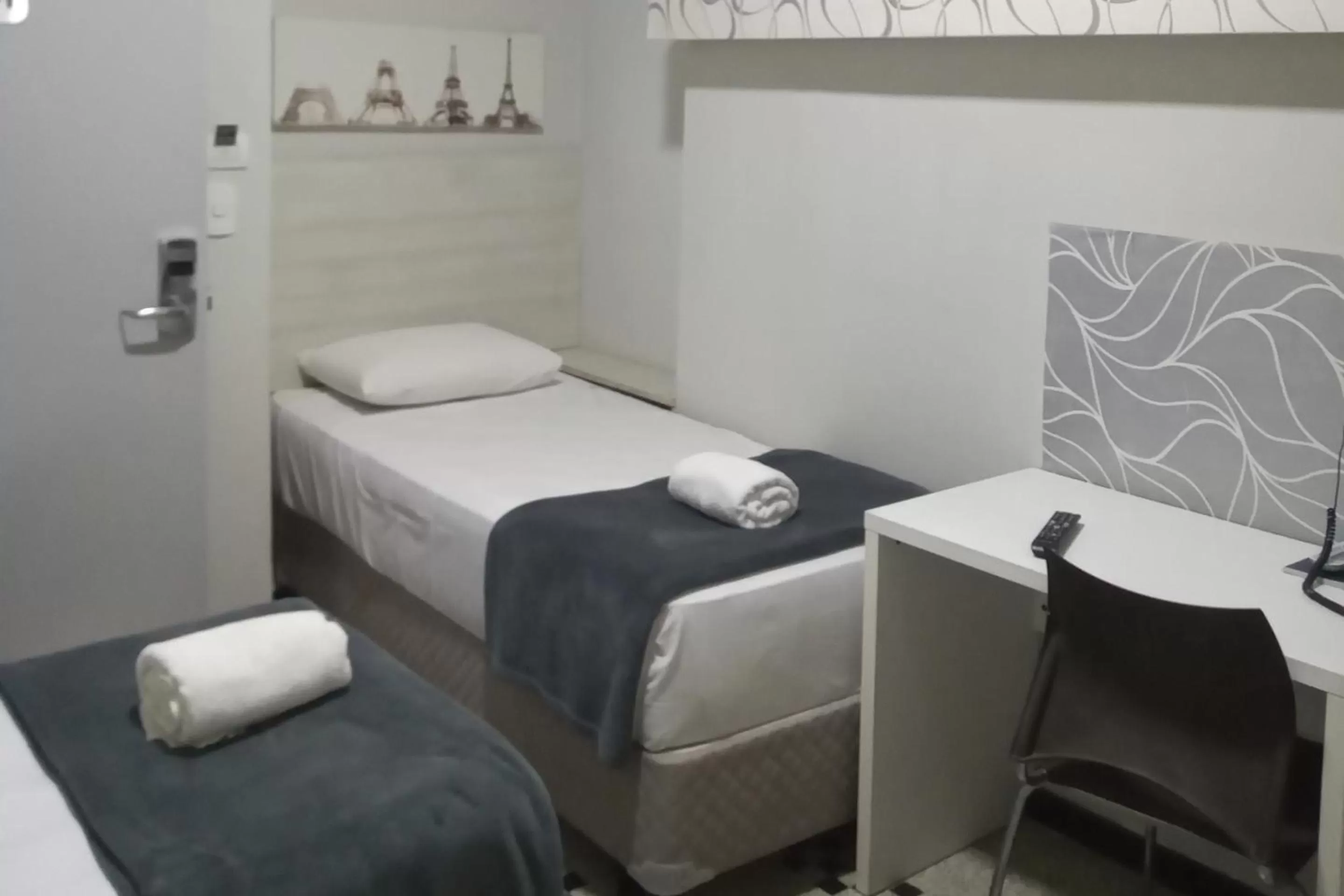 Bedroom, Bed in Compacto Hotel Alphaville Campinas