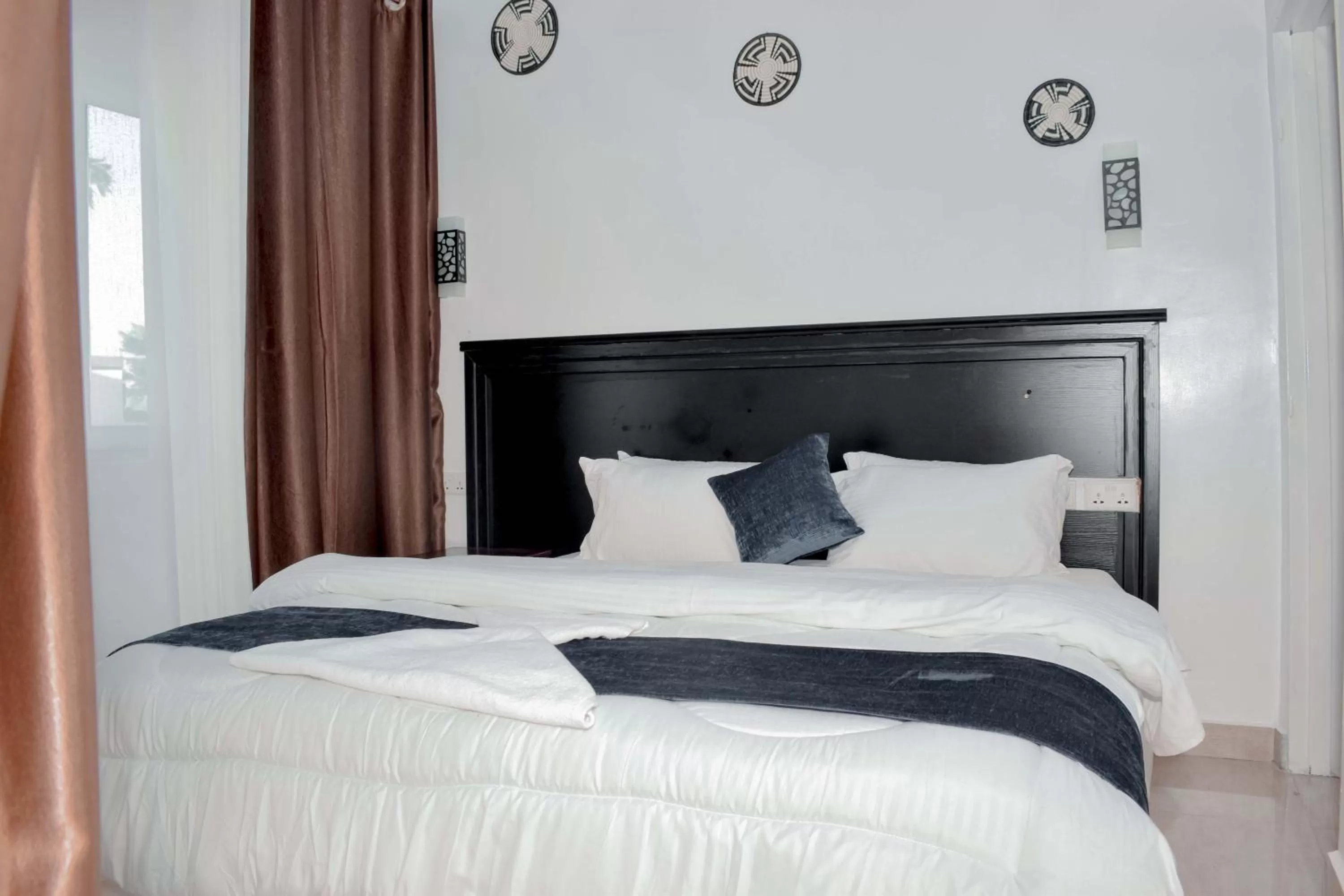 Bed in INZOZI AFRICA HOUSE B&B-Gishushu