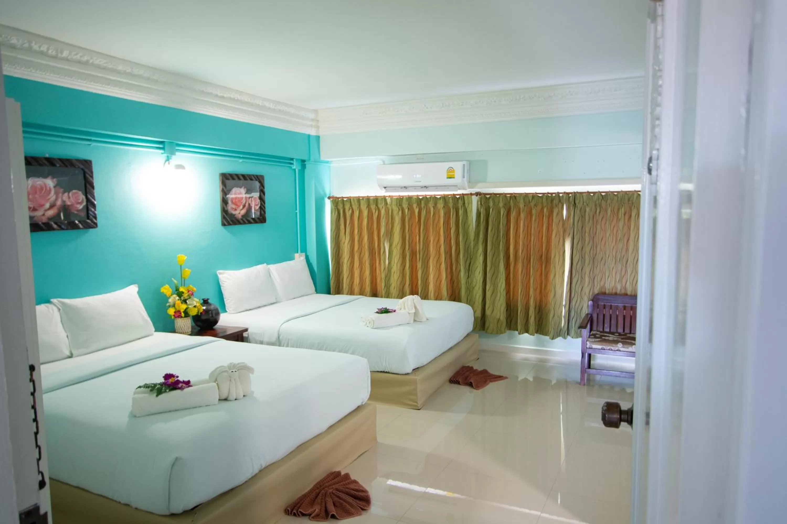 Photo of the whole room, Bed in Anchalee Resort
