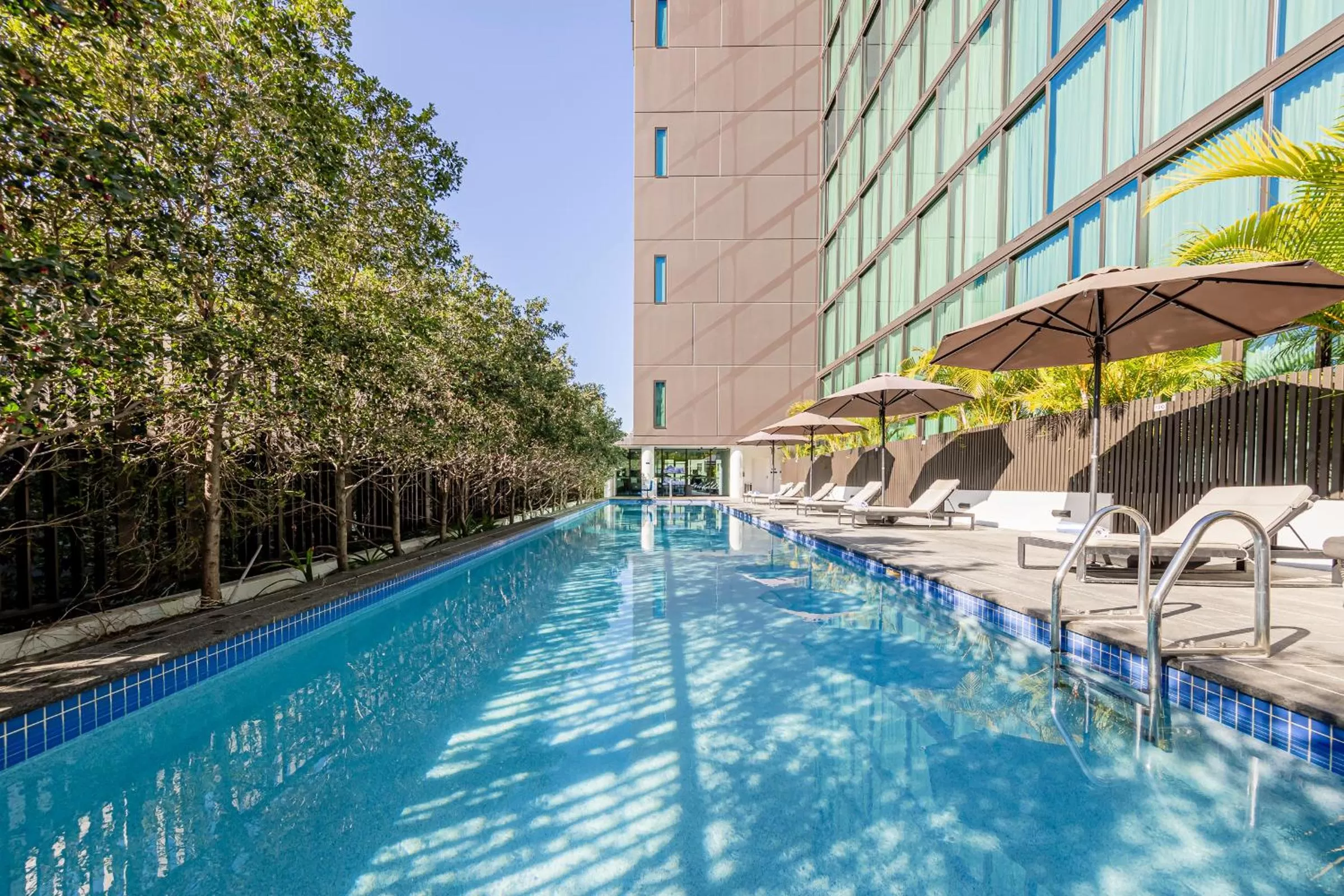 Swimming pool in Novotel Brisbane South Bank