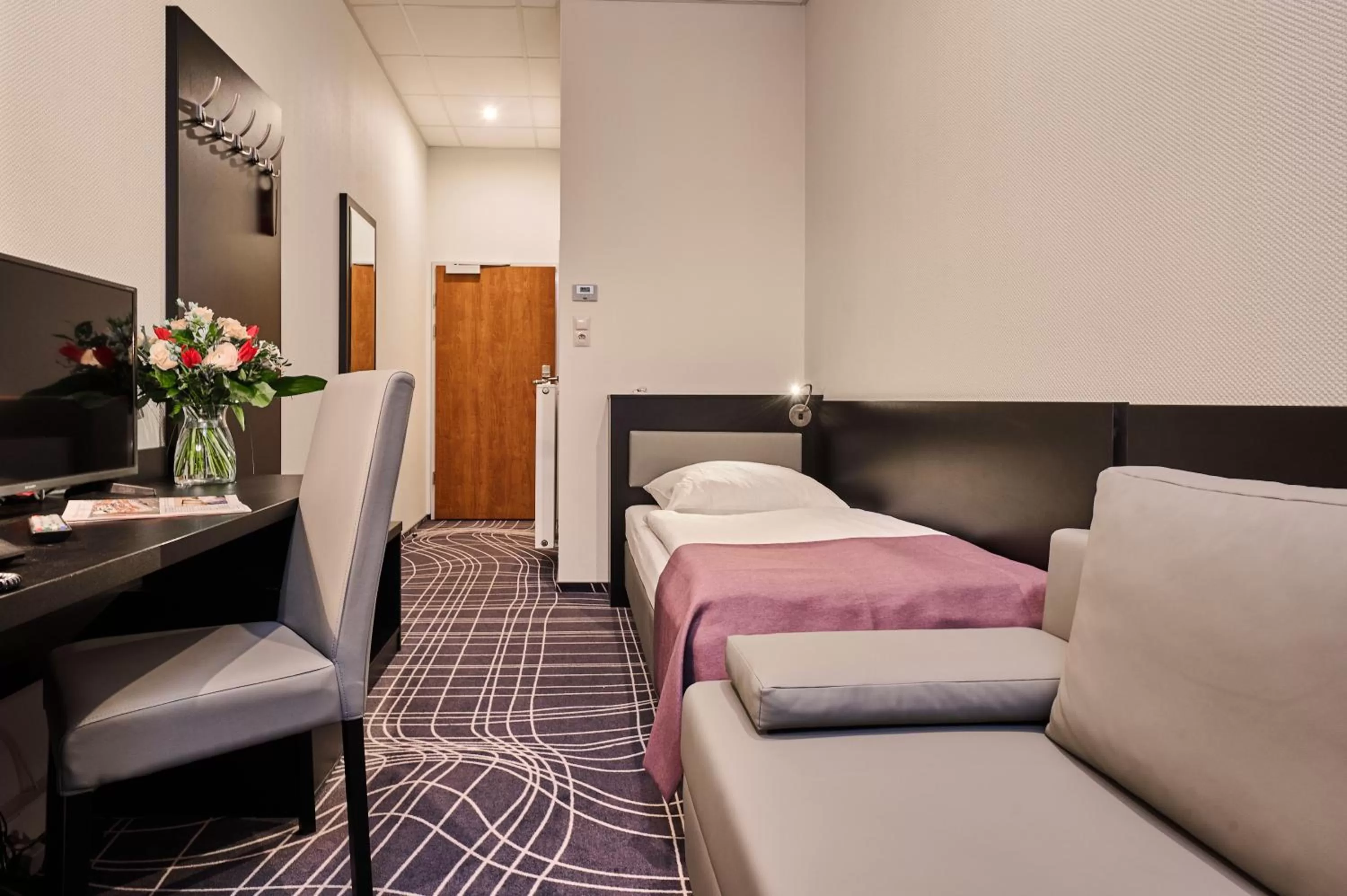 Bed in Sky Business Hotel