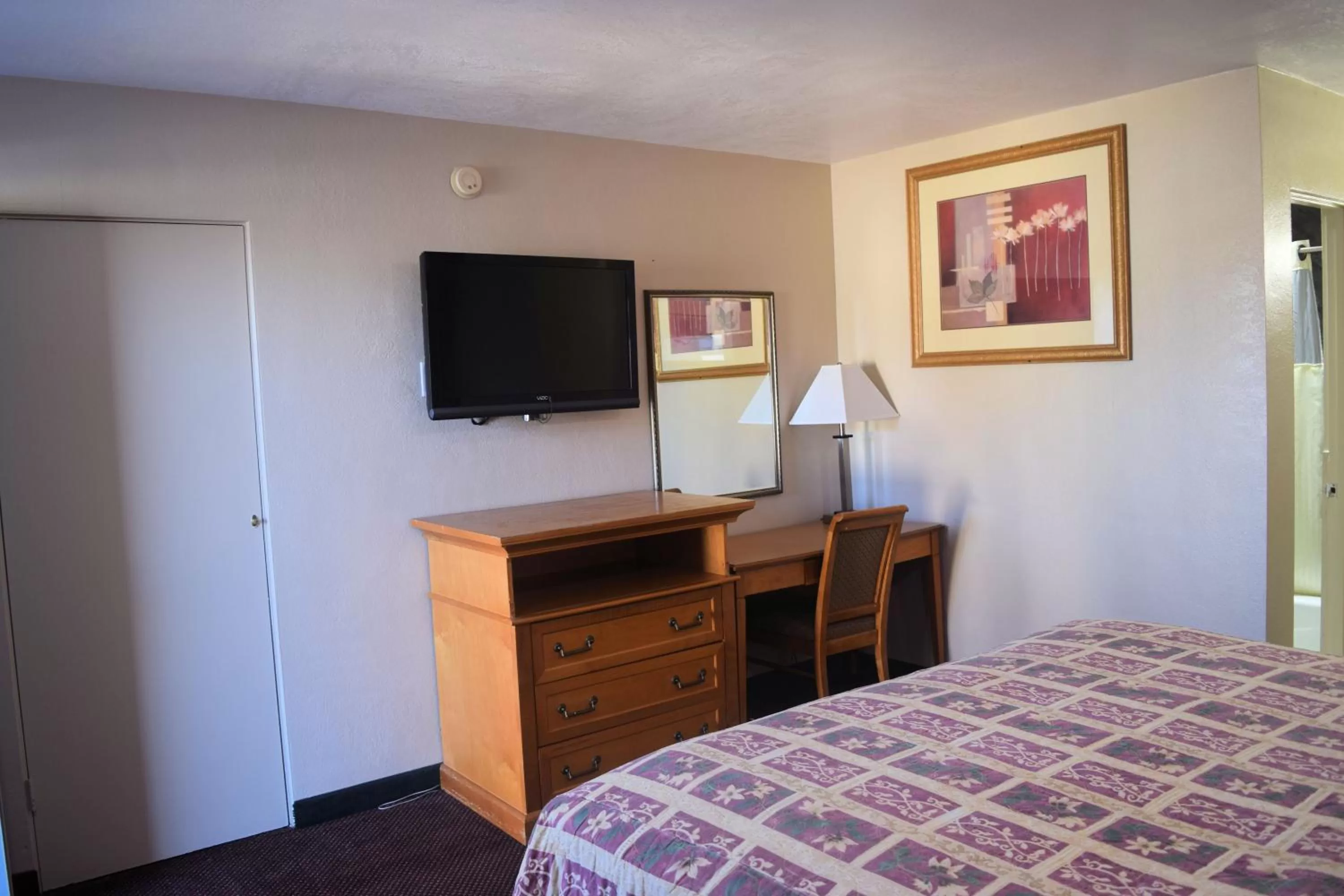 Bed in Western Inn & Suites
