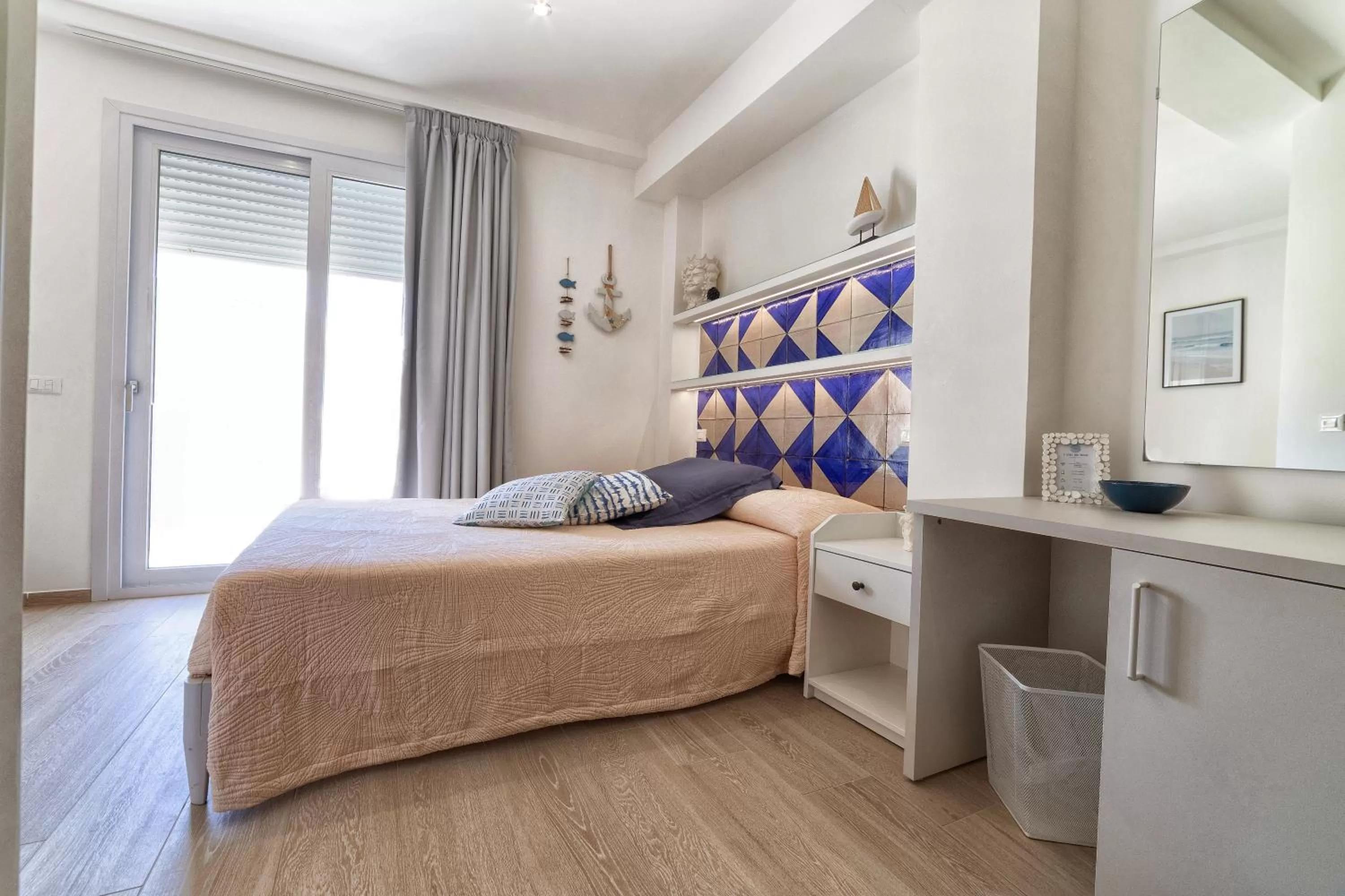 Bed in Lo Scoglio della Formica B&B