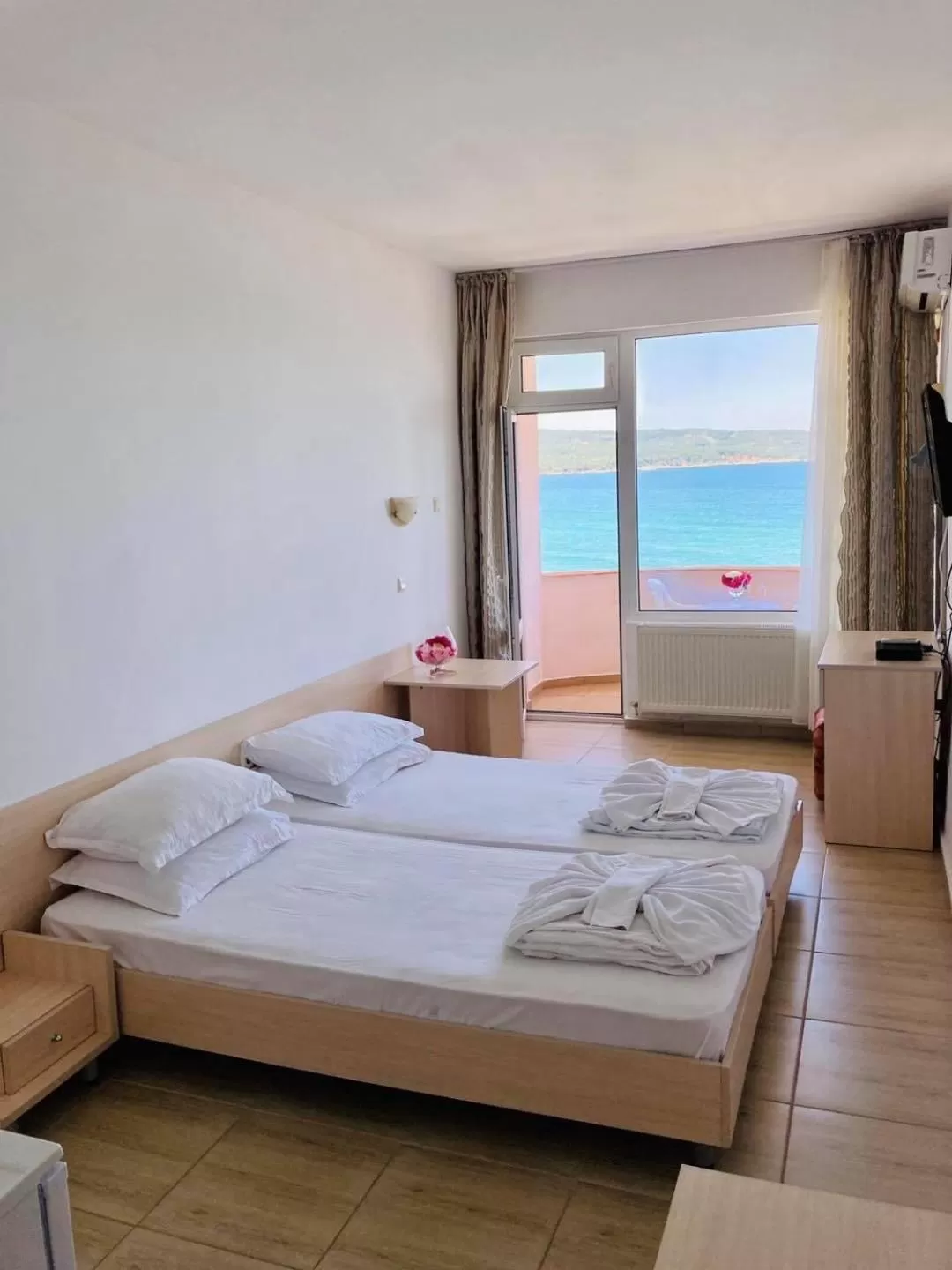 Photo of the whole room, Bed in Plovdiv Hotel