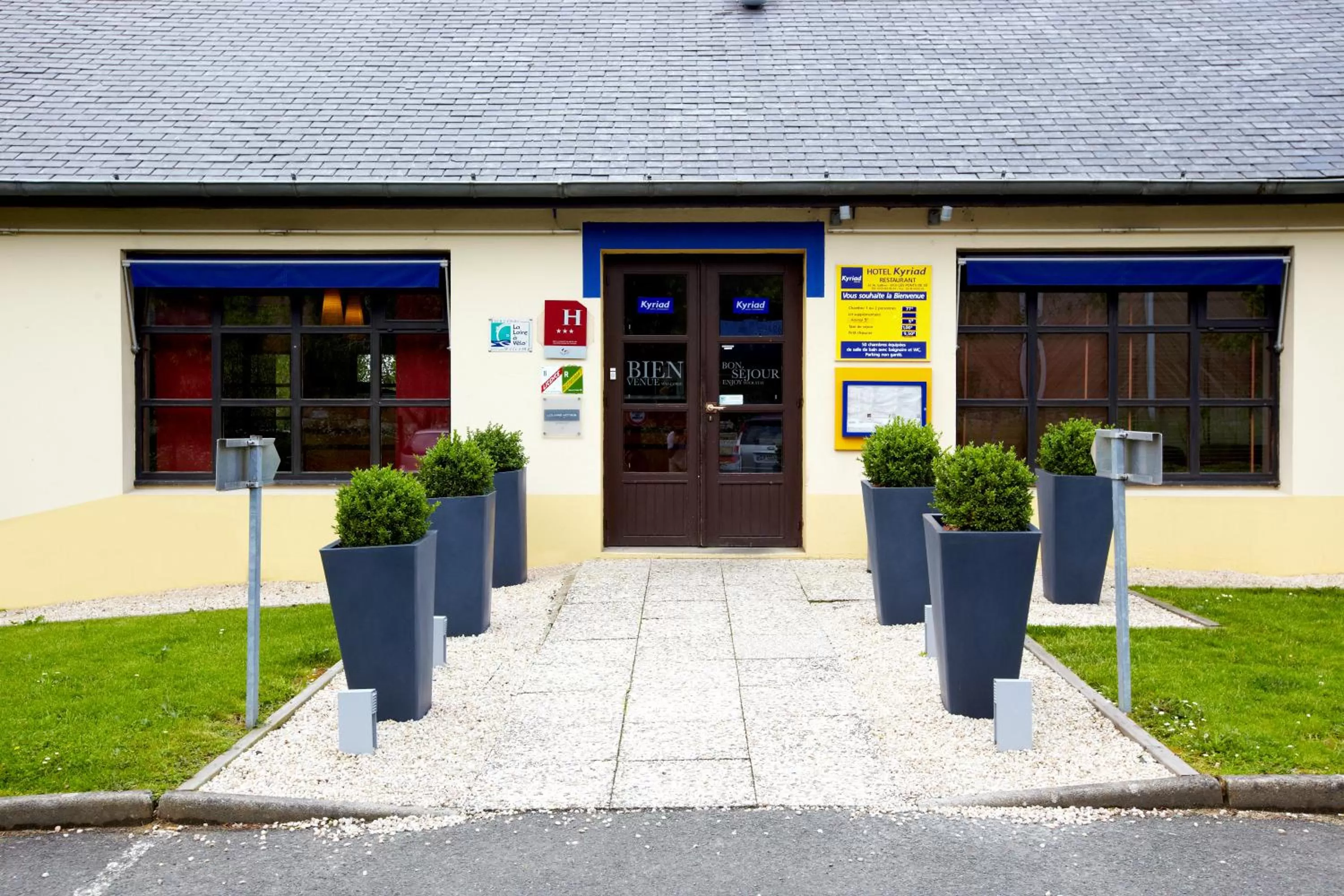 Facade/entrance in Kyriad Angers Sud Ponts-De-Cé