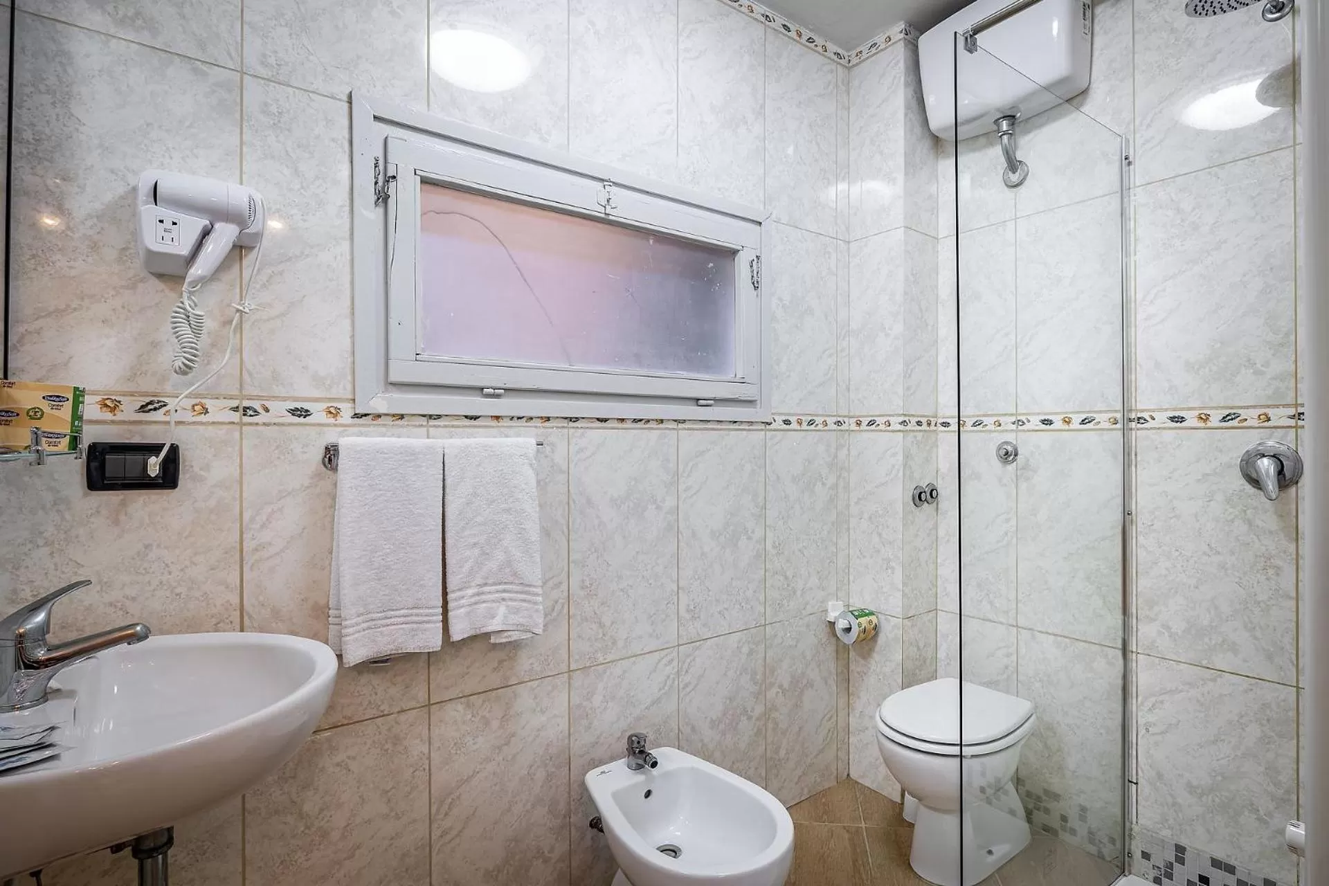 Toilet in HOTEL VENETO con accesso ZTL