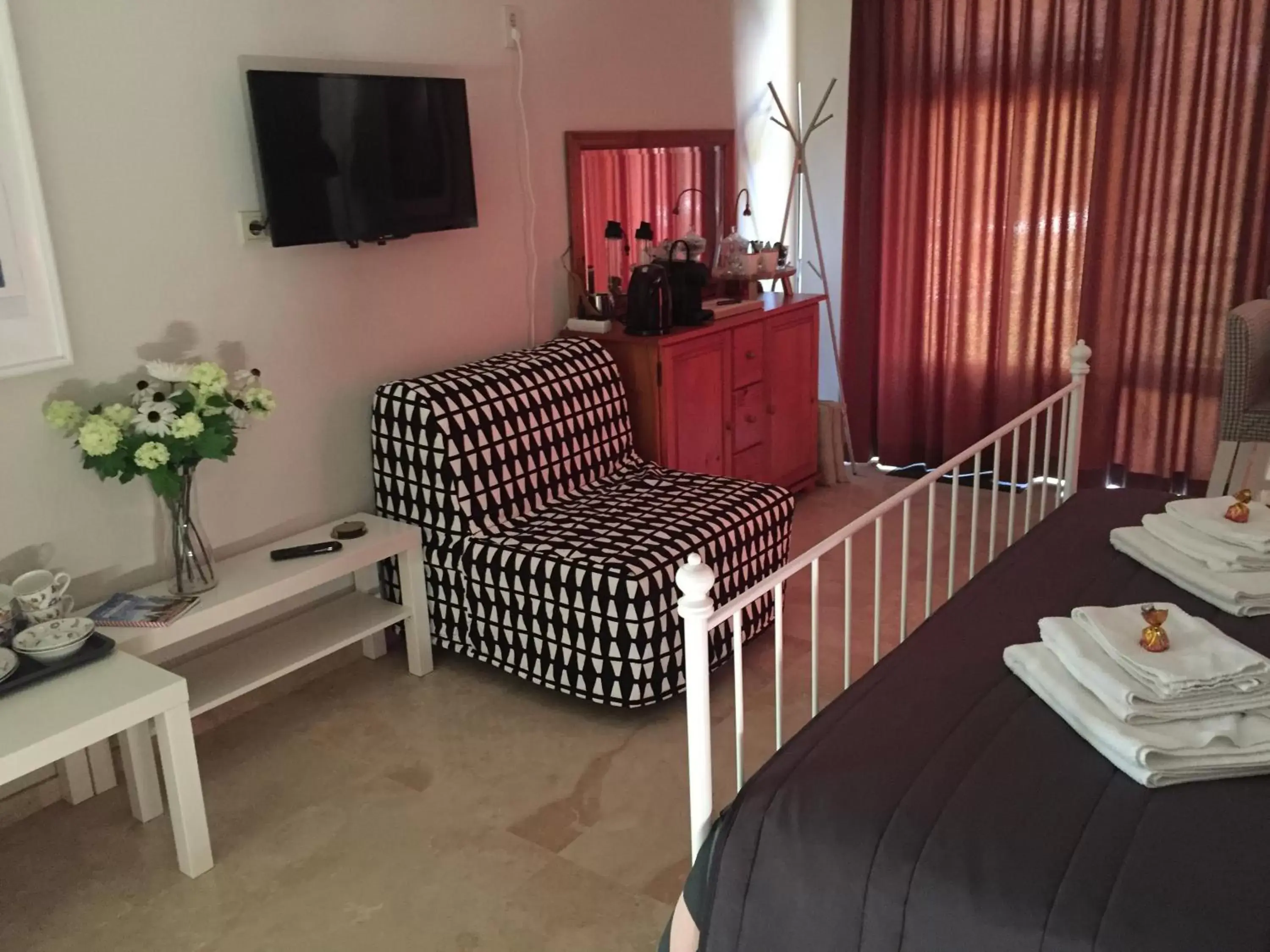 Deluxe Room (2 Adults + 1 Child) in B&B Maison Saint Tropez Eindhoven Deluxe Room (2 Adults + 1 Child) in B&B Maison Saint Tropez Eindhoven