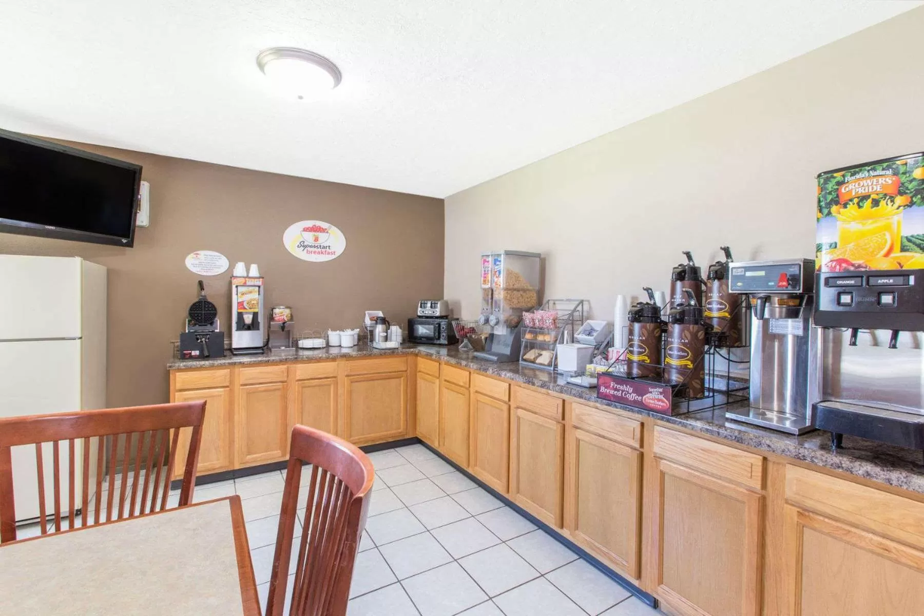 Breakfast in Super 8 by Wyndham Belleville